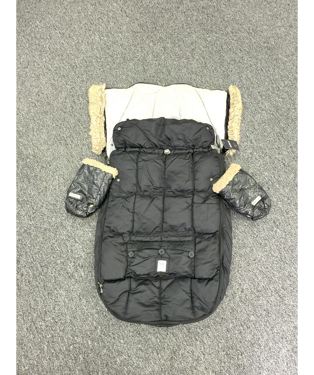 7 A.M. ENFANT Black Blanket 212 Evolution Footmuff — care label