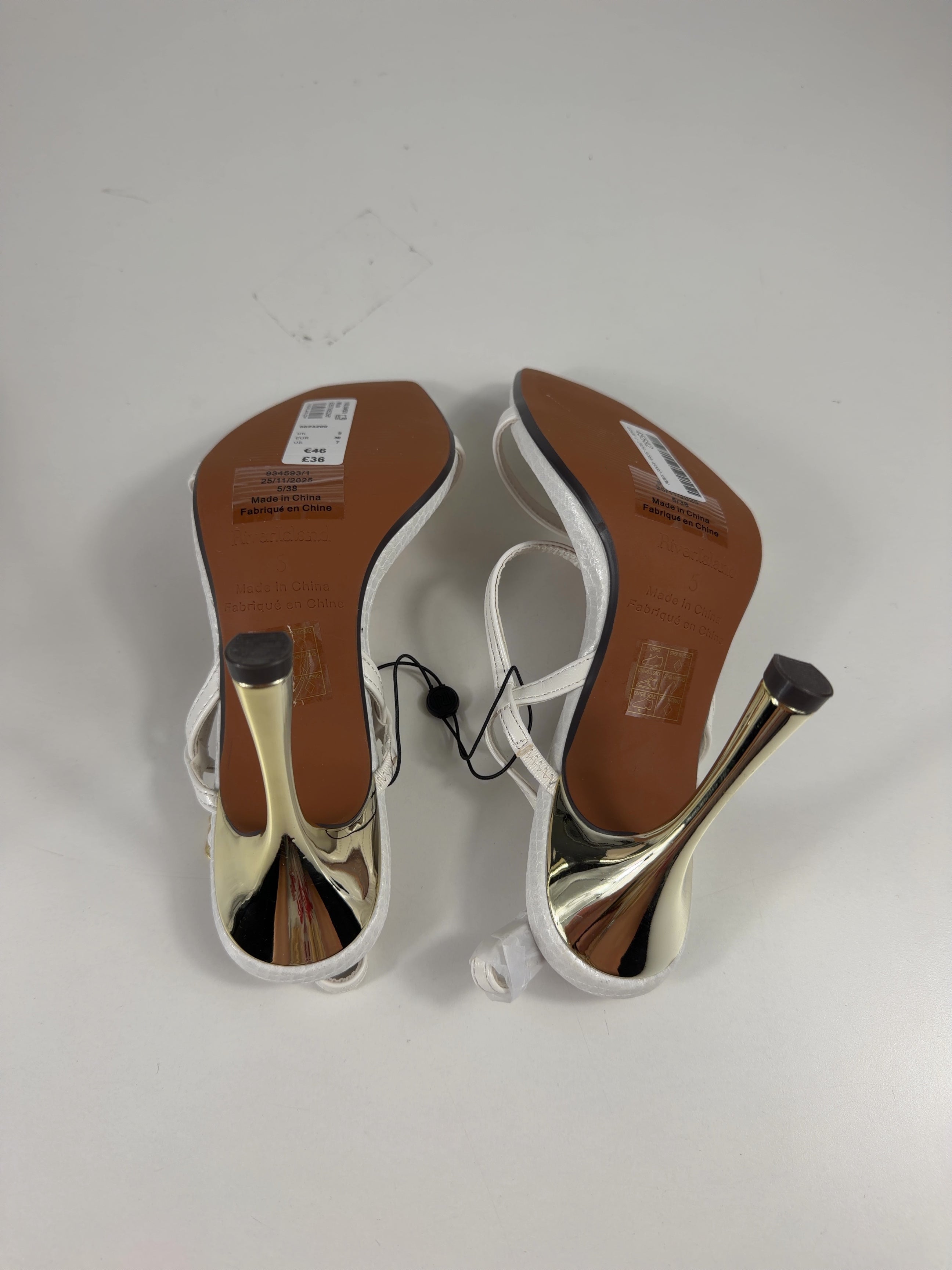 River Island White QC River Island White  Strappy Heeled Sandals, size UK 5 EU 38 👠 — fabric detail