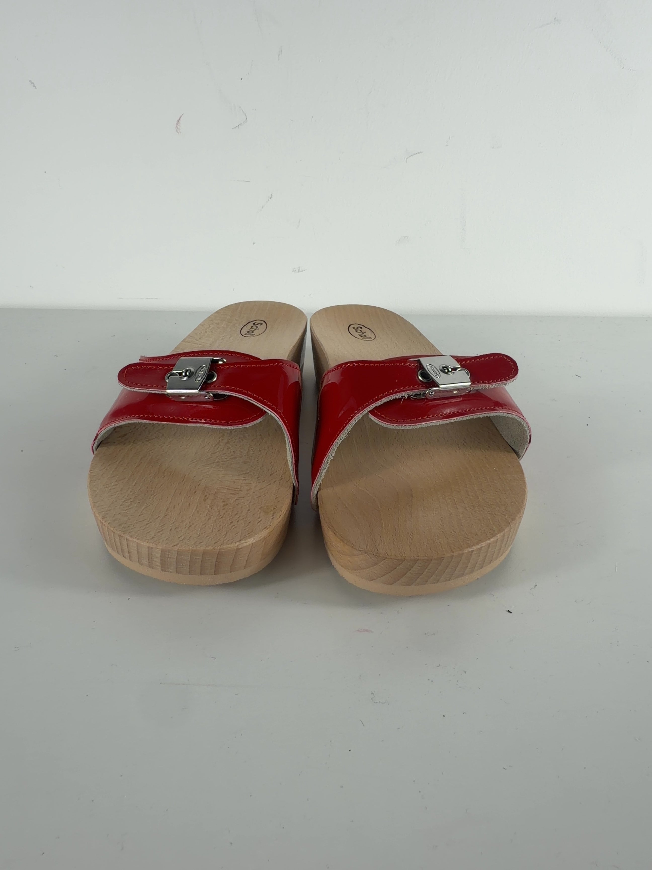 SCHOLL Red Pescura Original Patent Red Wood Clog Sandals, size UK 5 EU 38 👠 — detail