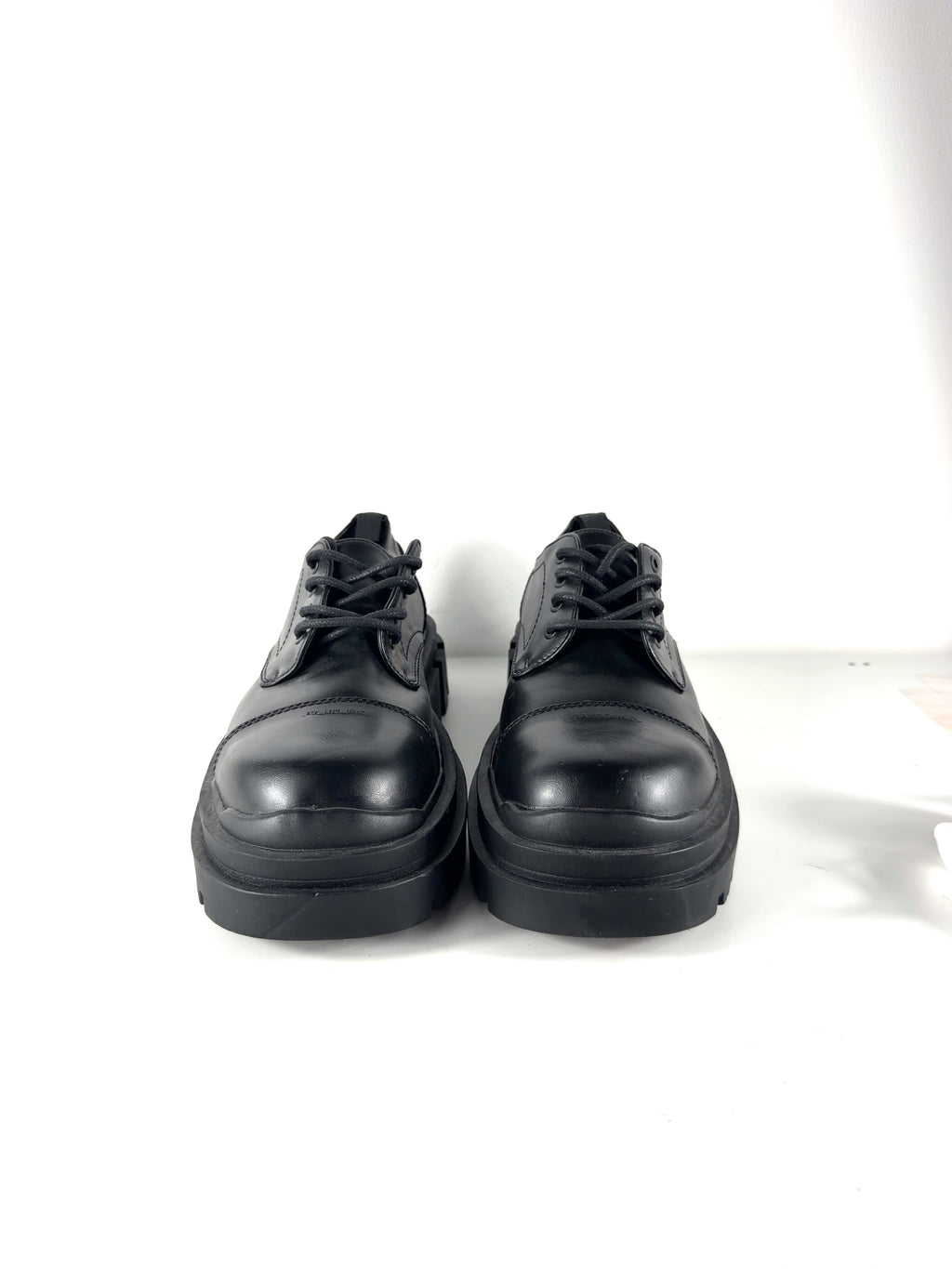Bershka Black chunky derby with toe cap, size UK 9 EU 43 👞 — detail
