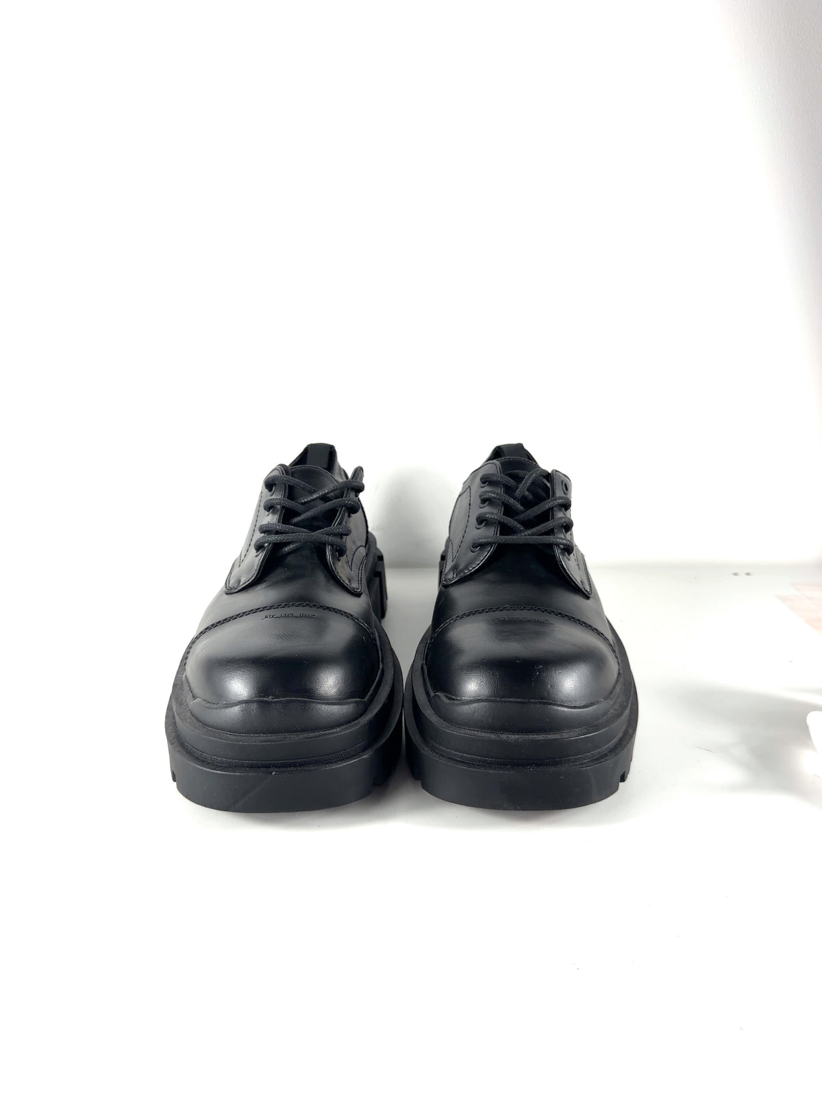 Bershka Black chunky derby with toe cap, size UK 9 EU 43 👞 — detail