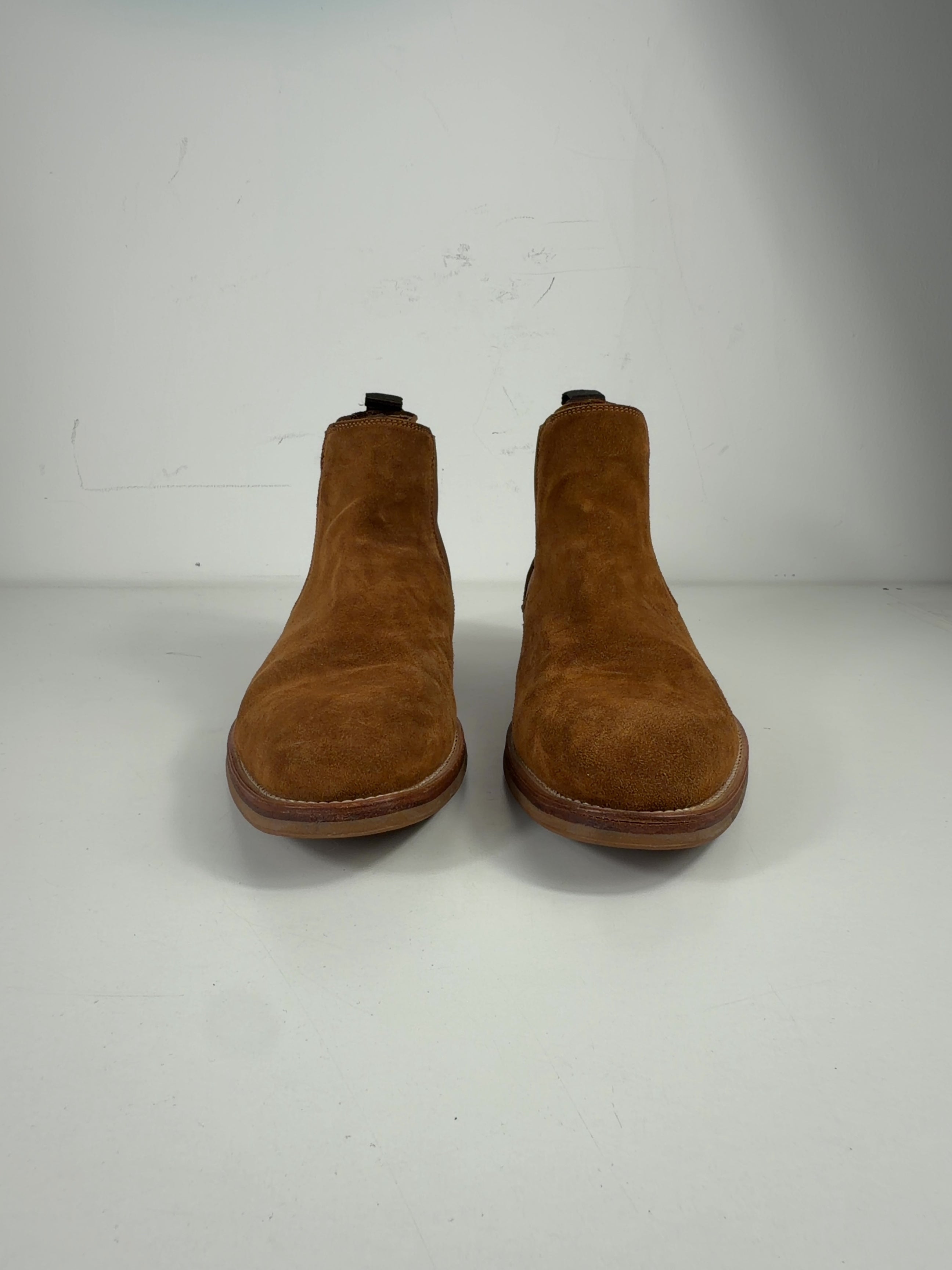 Russell & Bromley Brown QC Russell & Bromley Brown Suede Chelsea Boots, size UK 8 EU 41 👠 — detail
