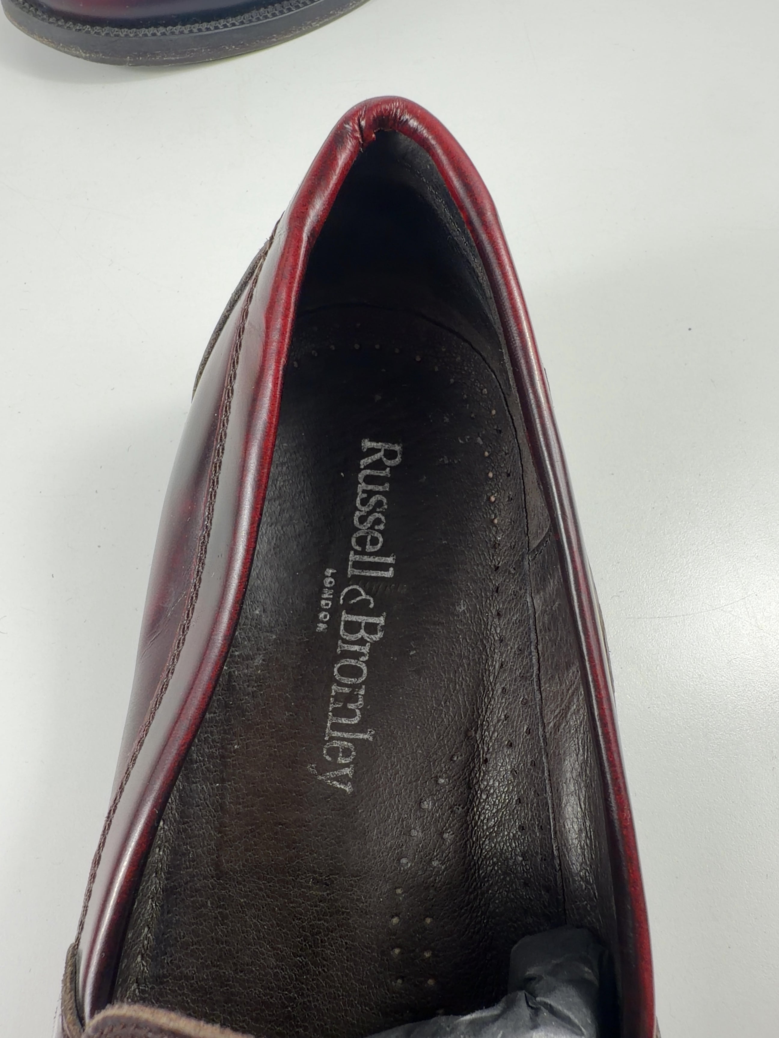 Russell & Bromley Red Burgundy Leather Keeble Tassel Loafers, size UK 7 EU 41 👞 — fabric detail
