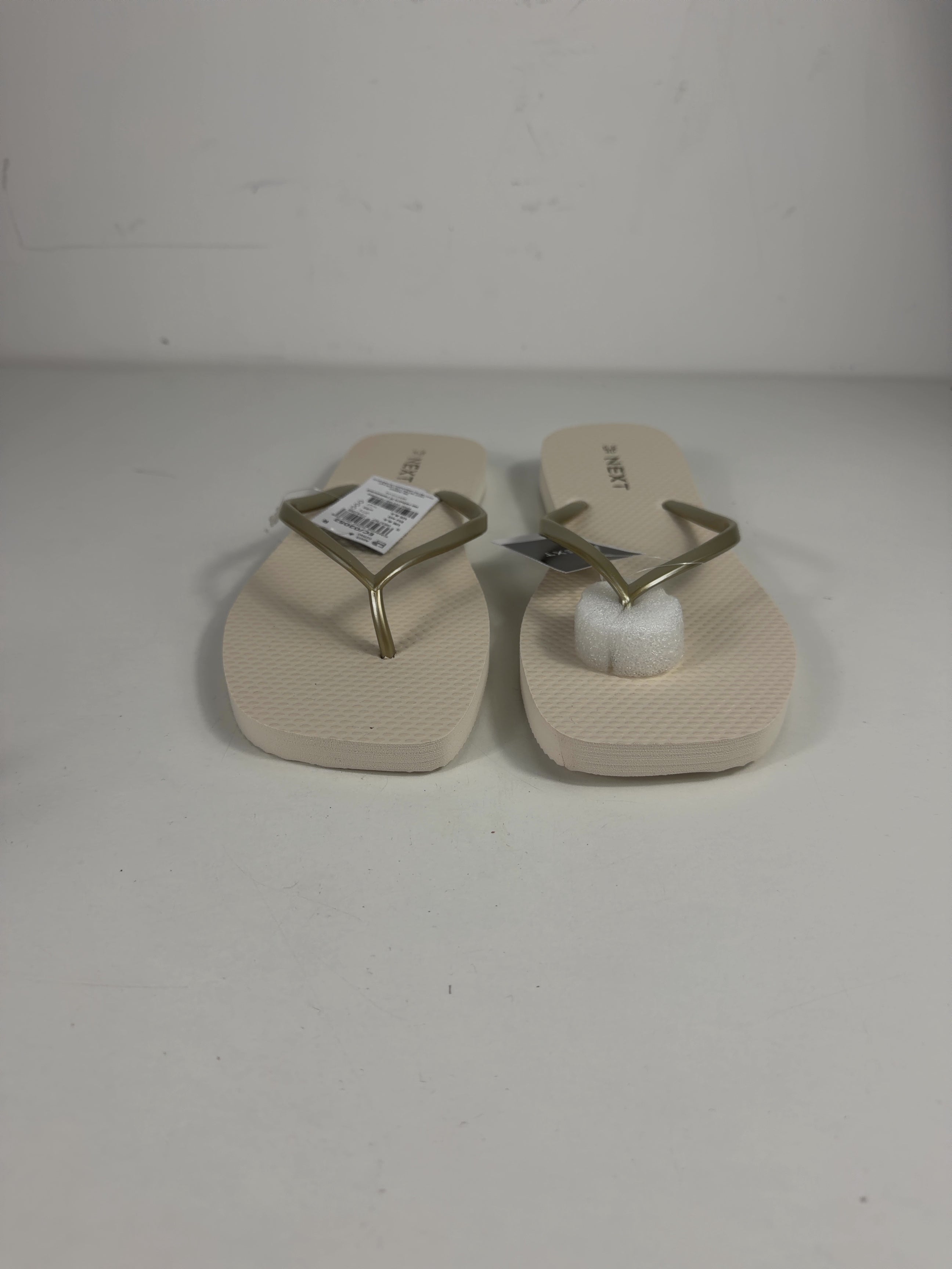 Next Cream QC Next Cream & Gold Metallic Strap Flip Flops, size UK 6.5 EU 39.5 👠 — detail
