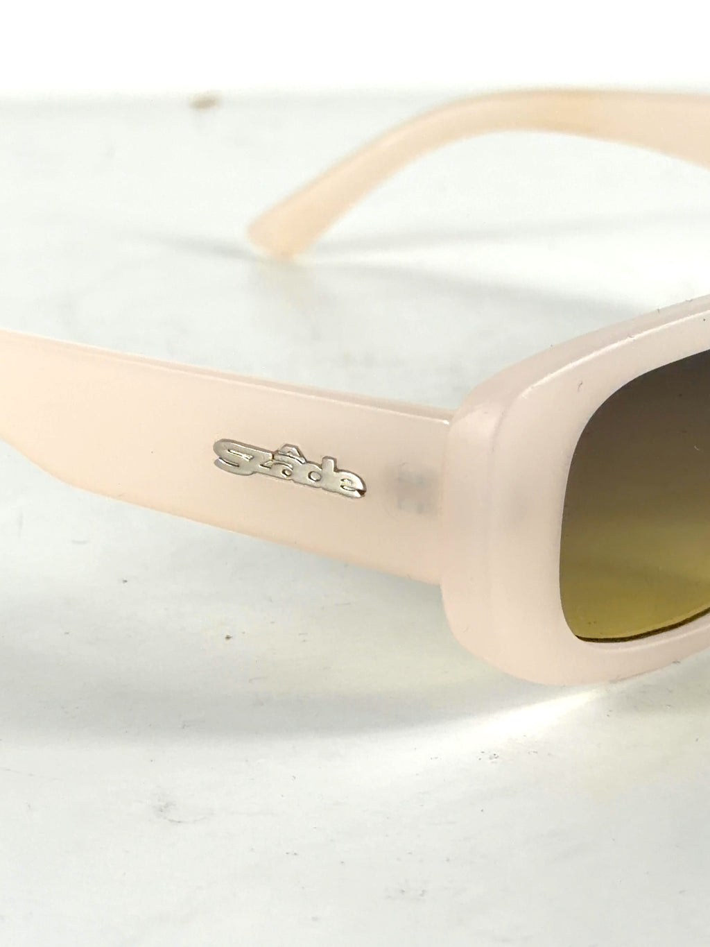 szade Beige Colour — detail