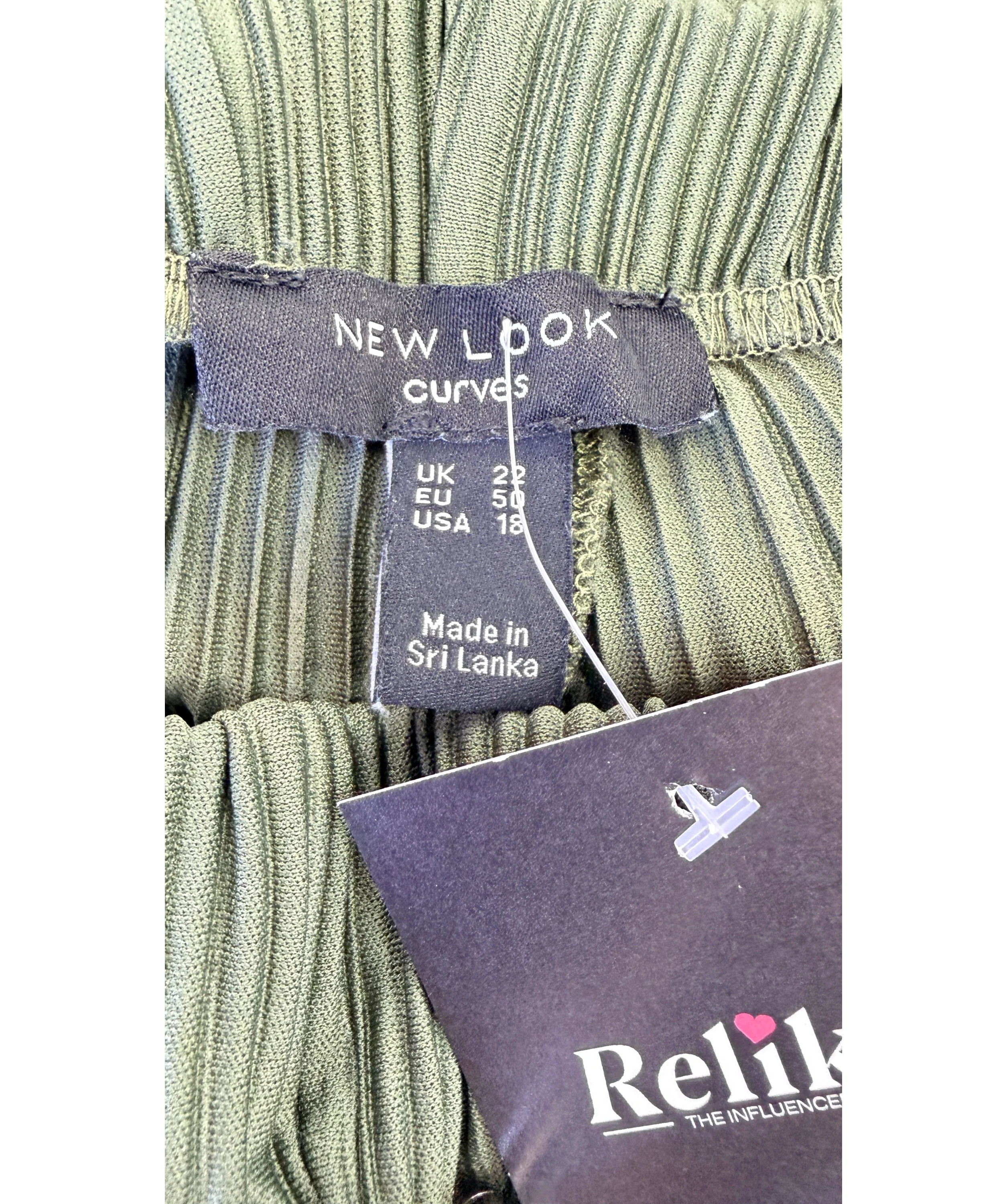 New Look Green Curves Khaki Plissé Wide Leg Trousers Si, size UK 22 — detail