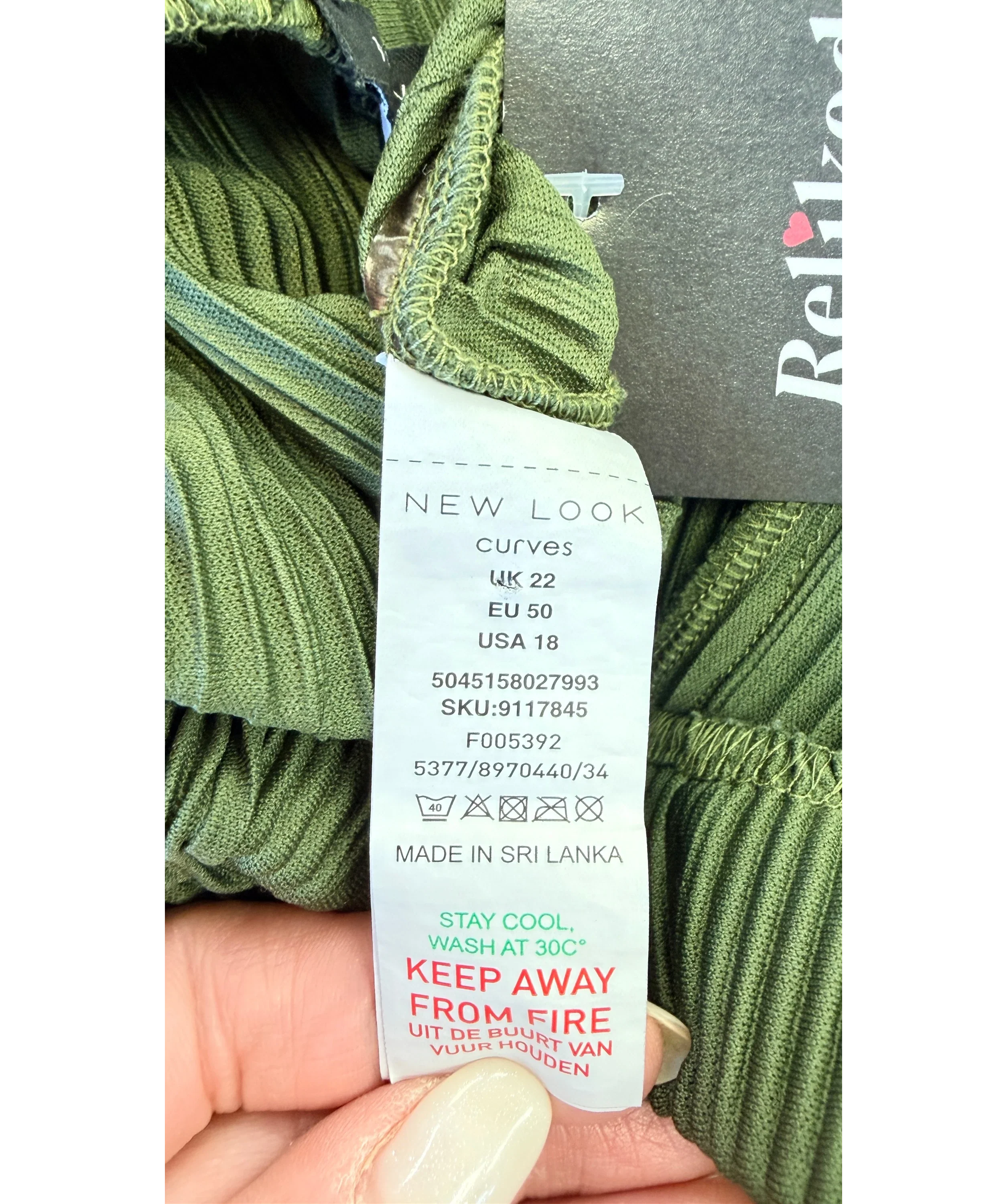 New Look Green Curves Khaki Plissé Wide Leg Trousers Si, size UK 22 — label
