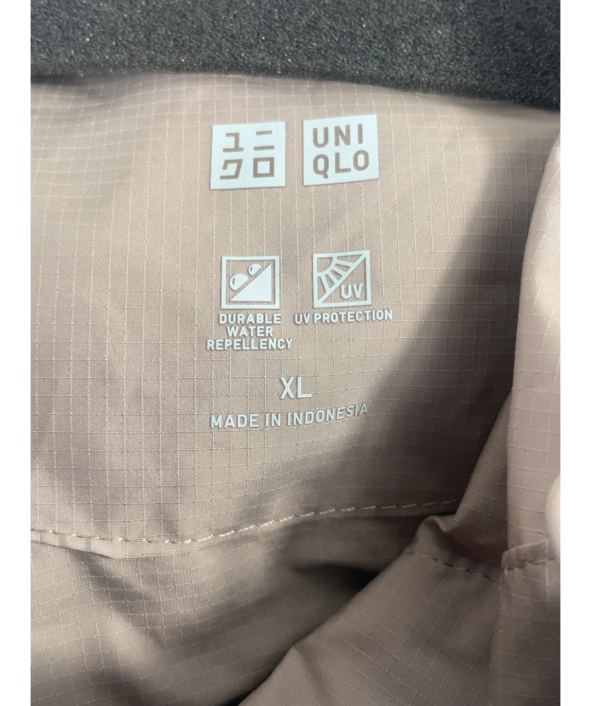 Uniqlo Grey Beige UV Protection Pocketable Parka Jacket, size UK XL — detail