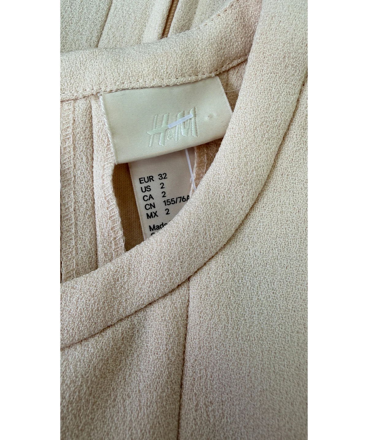 H&M Beige Beige Sleeveless Pleated A-Line Dress, size UK 6 — detail