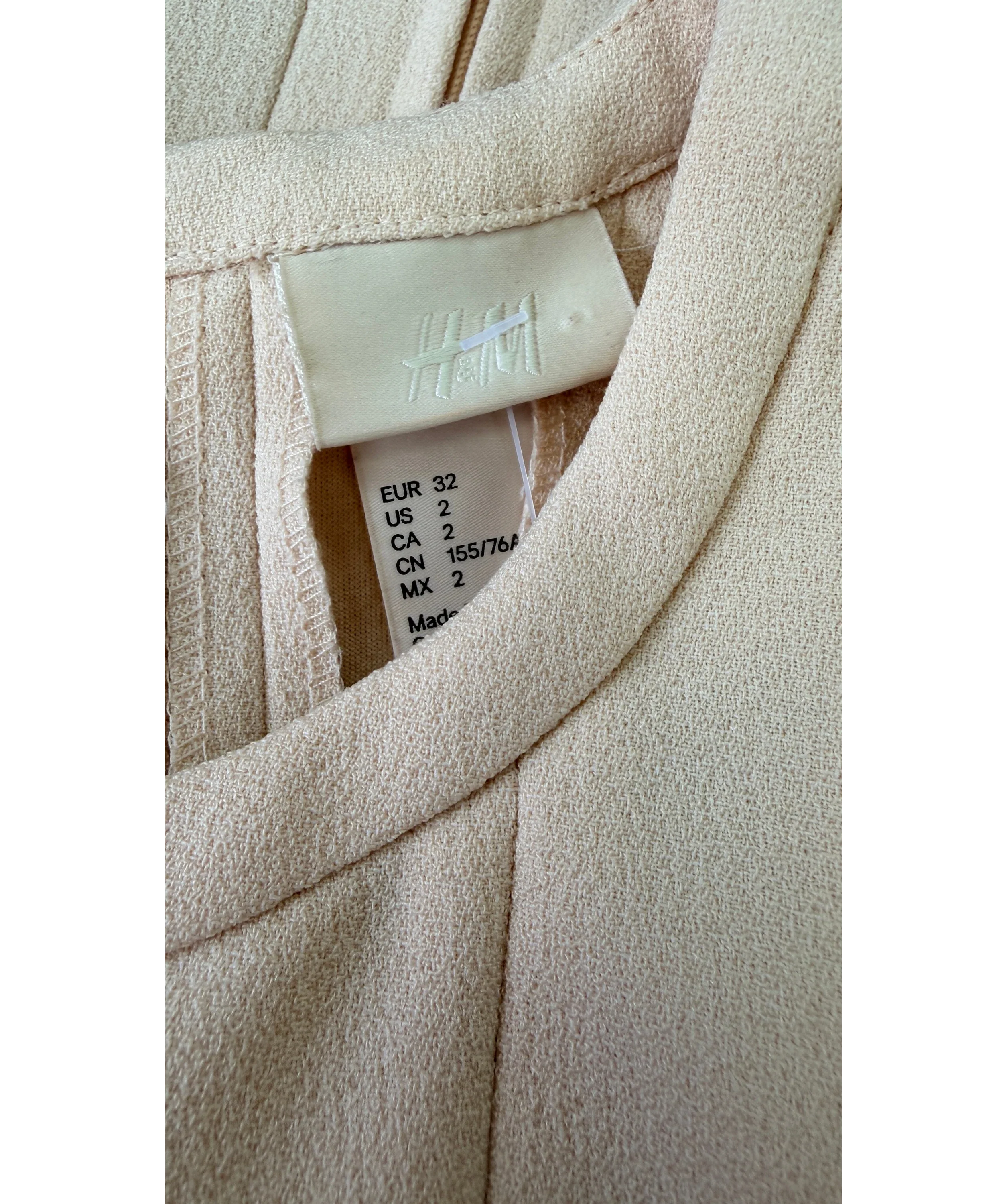 H&M Beige Beige Sleeveless Pleated A-Line Dress, size UK 6 — detail