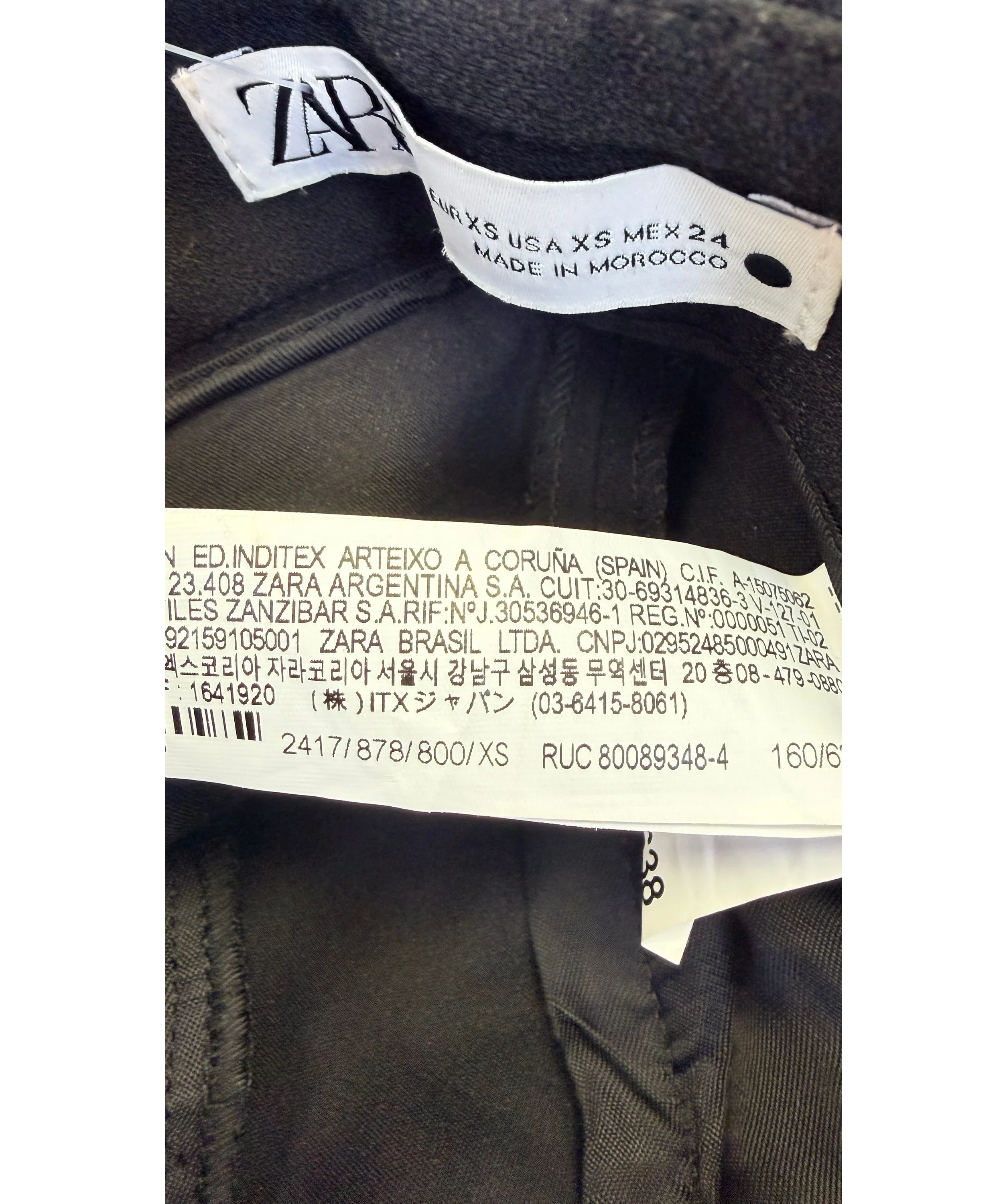 ZARA Black High-Waisted Shorts Black, size UK XS — label