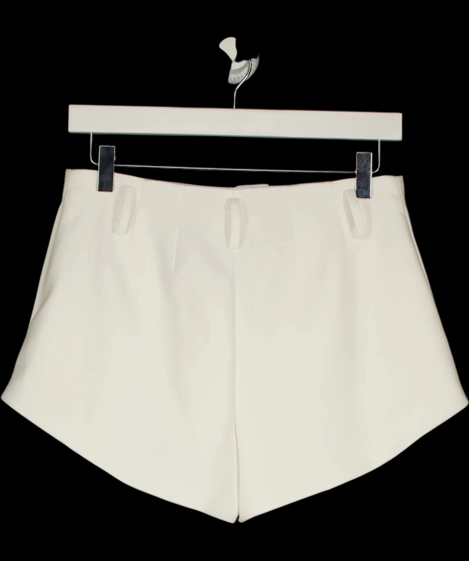 Noughts & Kisses White Vienna Ivory WHITE Tailored Shorts, size UK XS — label