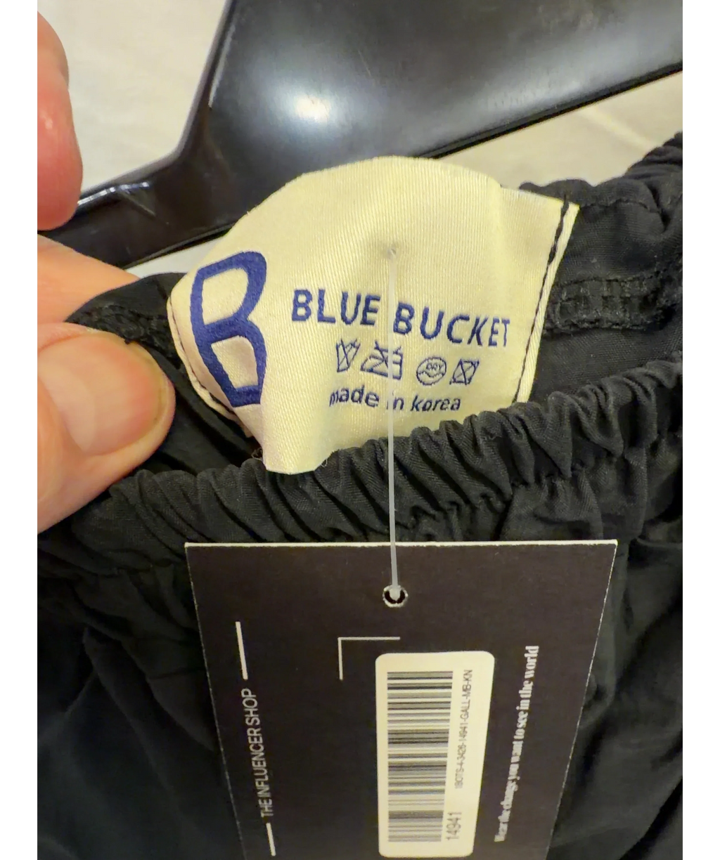 BLUE BUCKET Black Colour, size UK M — detail