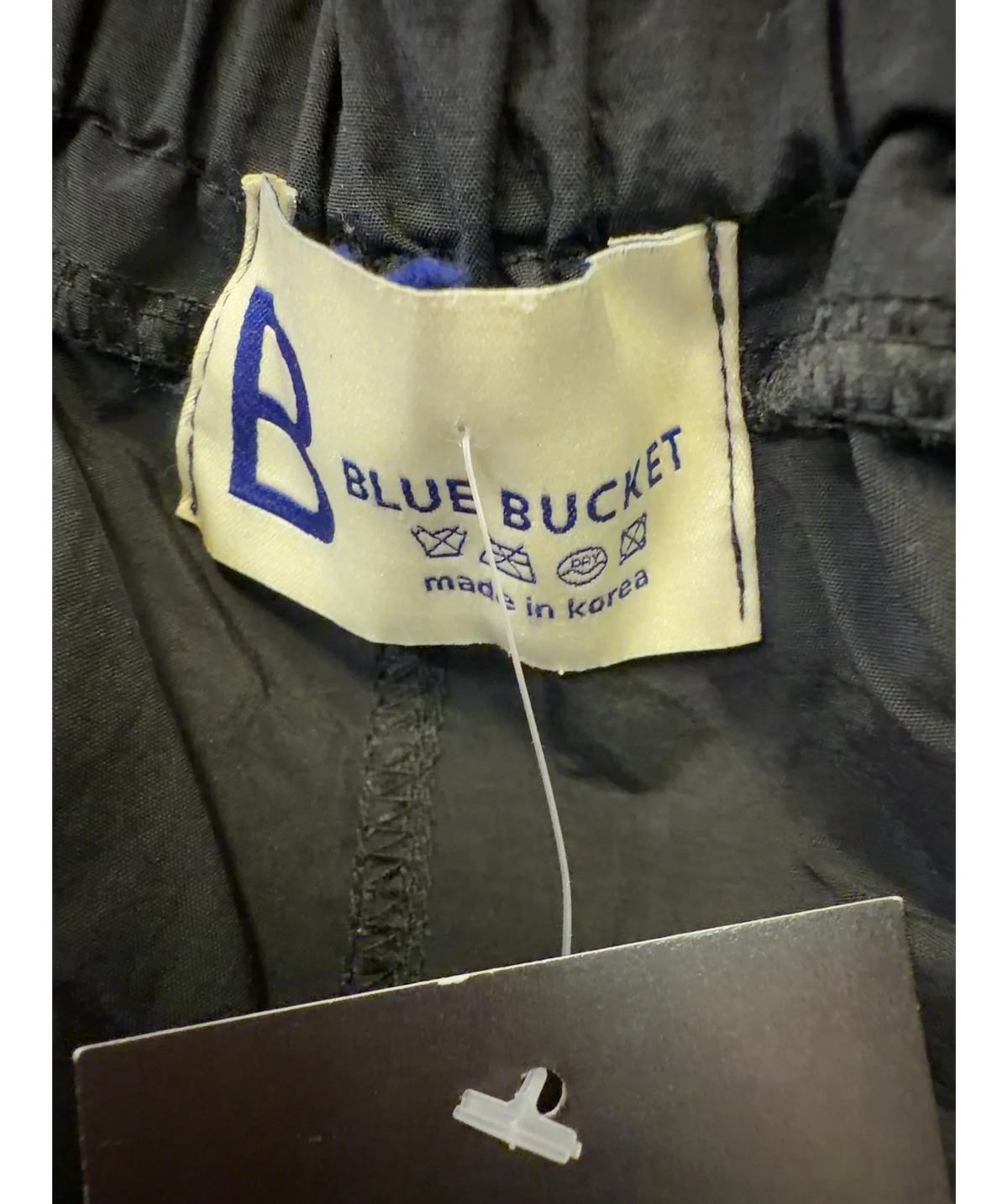 BLUE BUCKET Black Colour, size UK M — label