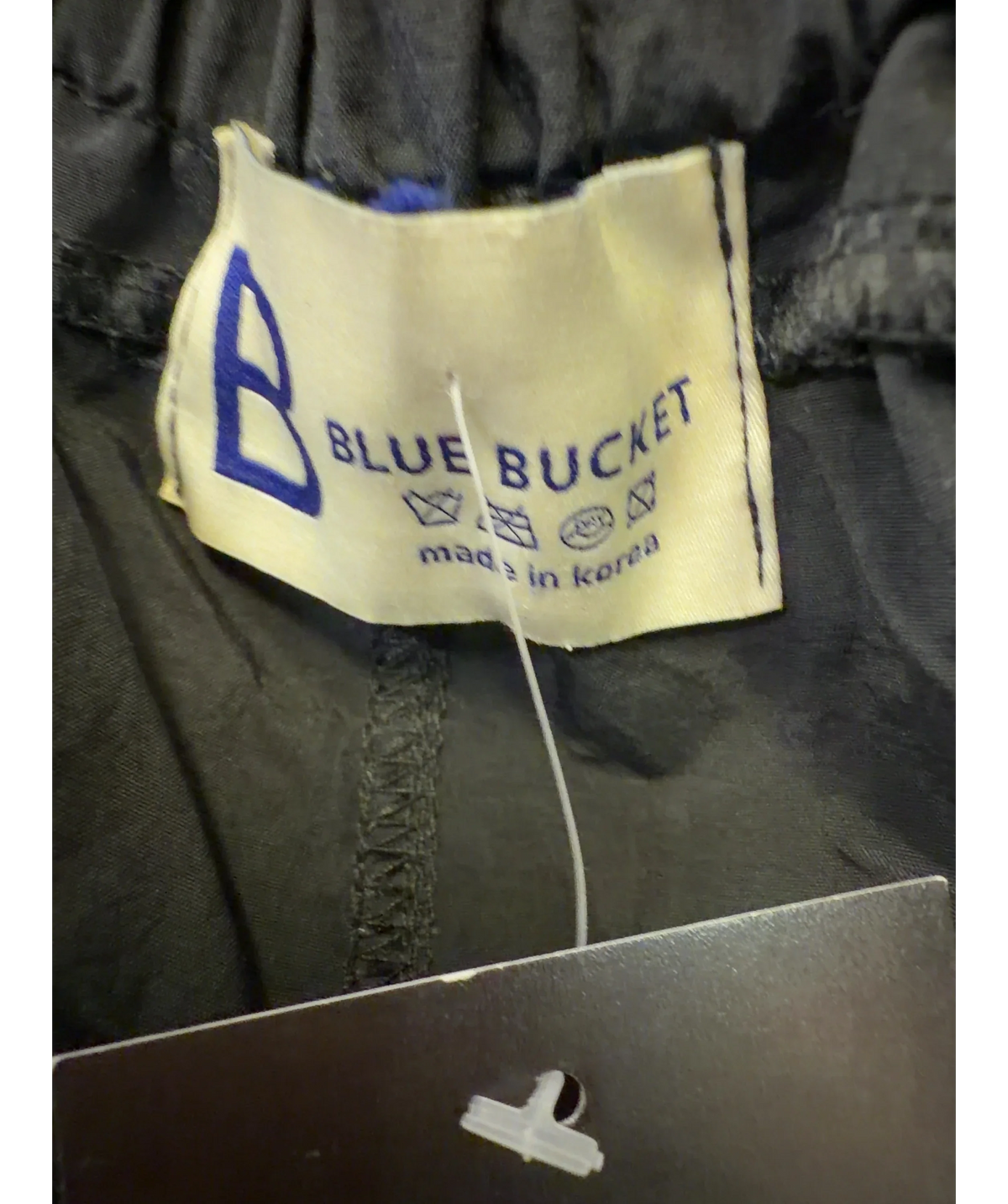 BLUE BUCKET Black Colour, size UK M — care label