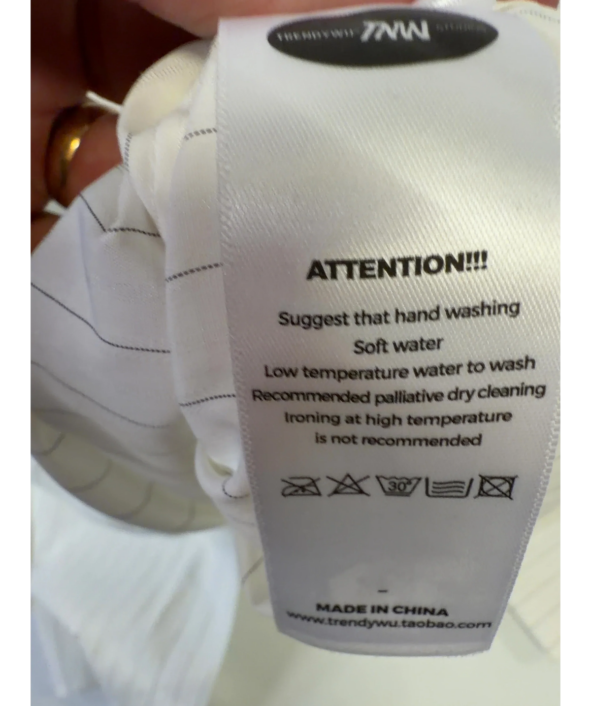 TRENDYWU STUDIOS White Colour, size UK XL — label