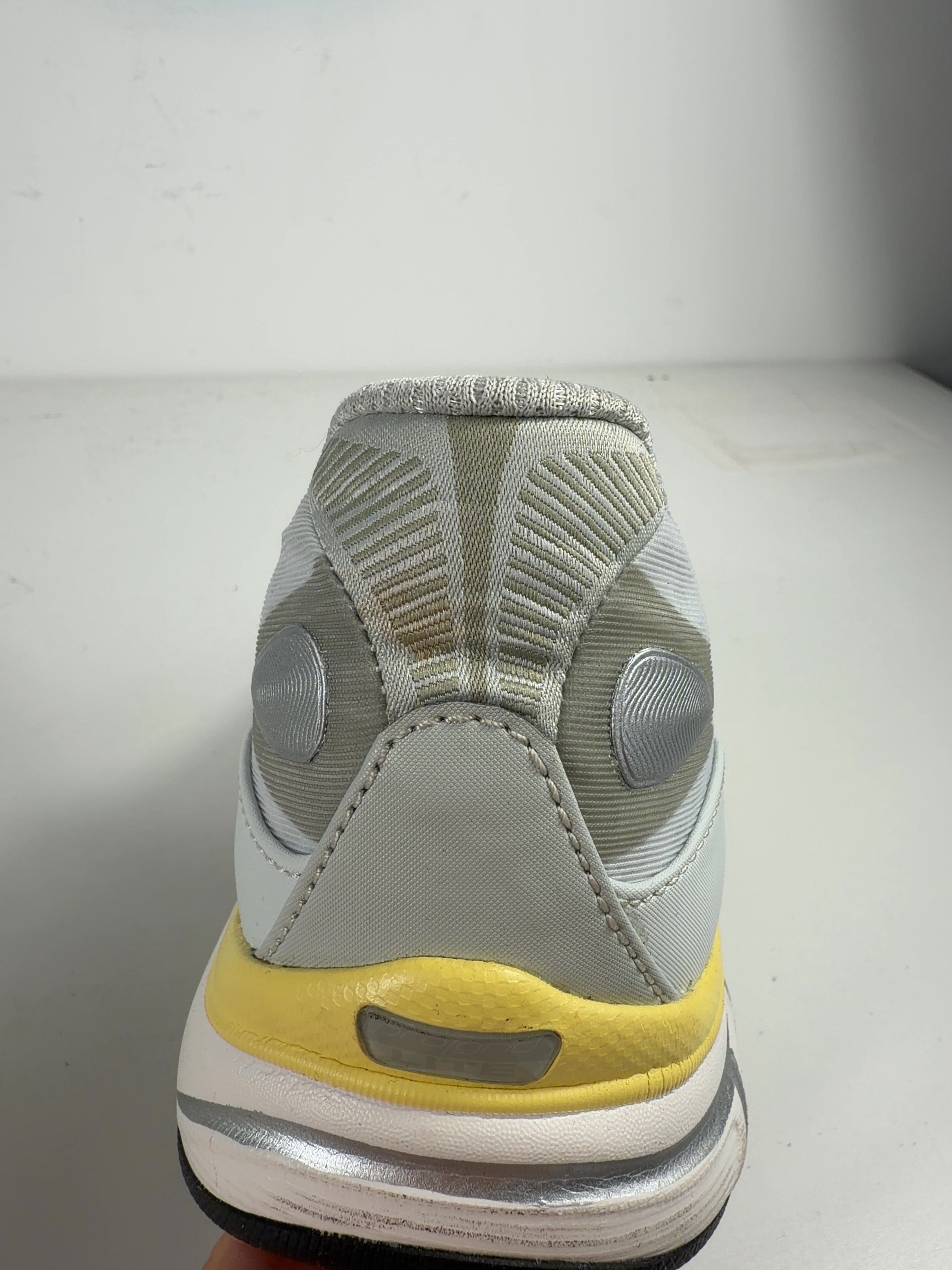 saucony Grey Kinvara OG, size UK 8.5 EU 42.5 👞 — fabric detail
