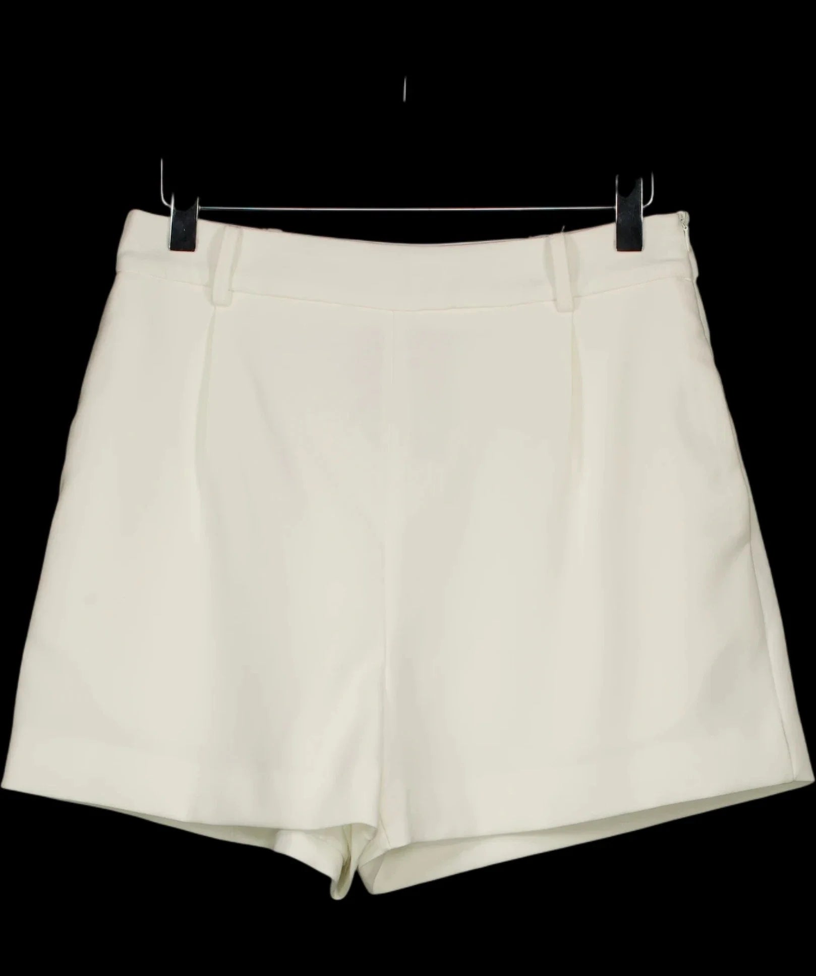 Commense White Tailored High-Waisted Pleated Shorts IVORY WHITE, size UK S — detail