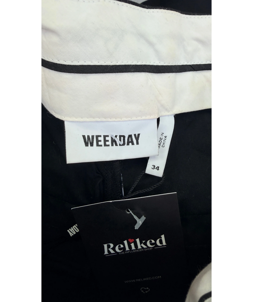 Weekday Black BLack zinc tailored loose fit trousers SZ34, size UK 6 — detail