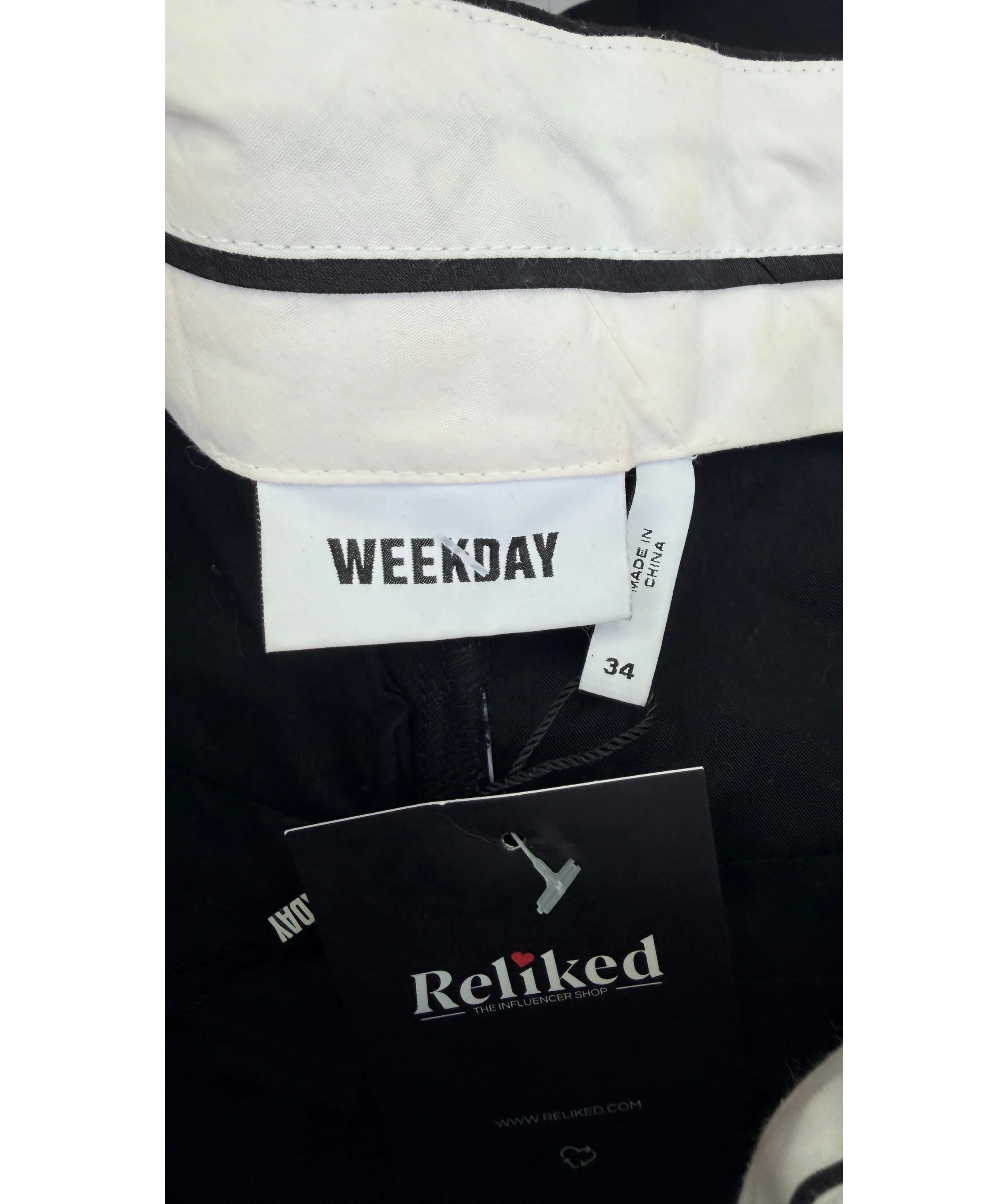 Weekday Black BLack zinc tailored loose fit trousers SZ34, size UK 6 — detail