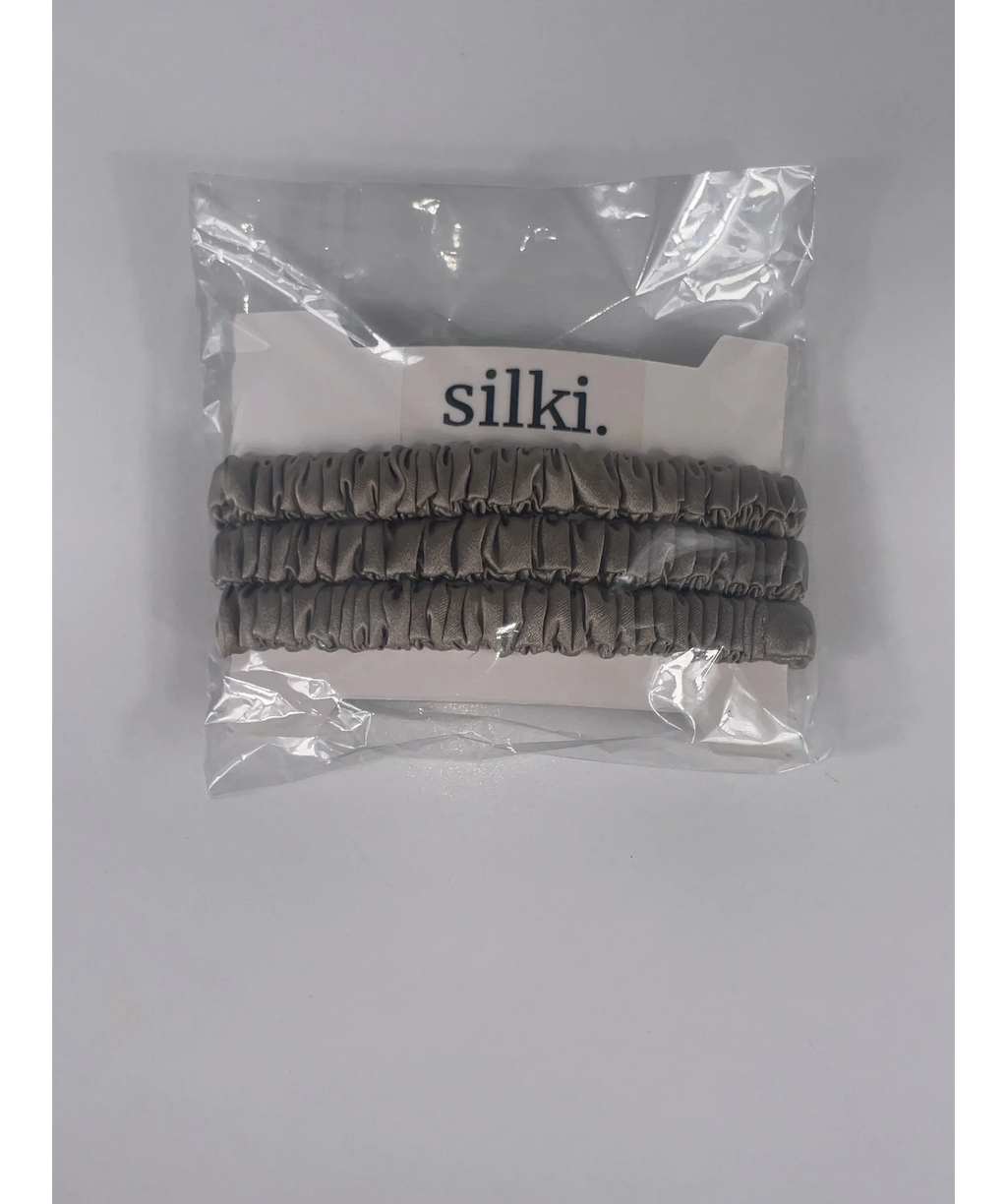SILKI. Grey Set of 3 Luxury 100% Mulberry Silk Hair Scrunchies — detail