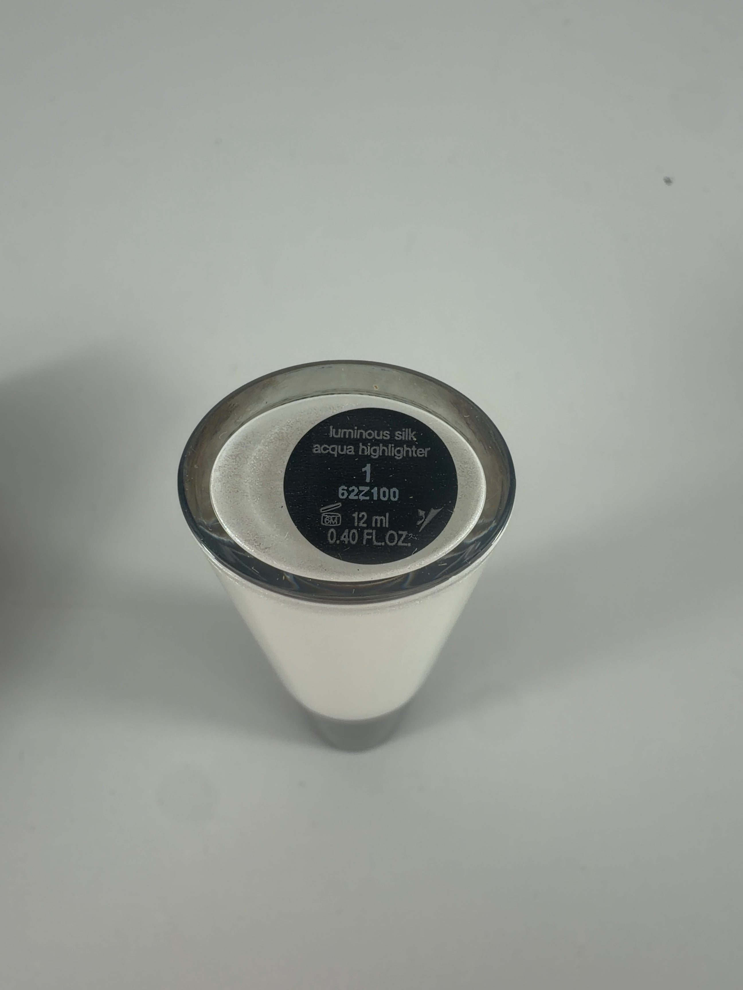Giorgio Armani 1 Luminous Silk Acqua HighlighteR, size 12ml — detail