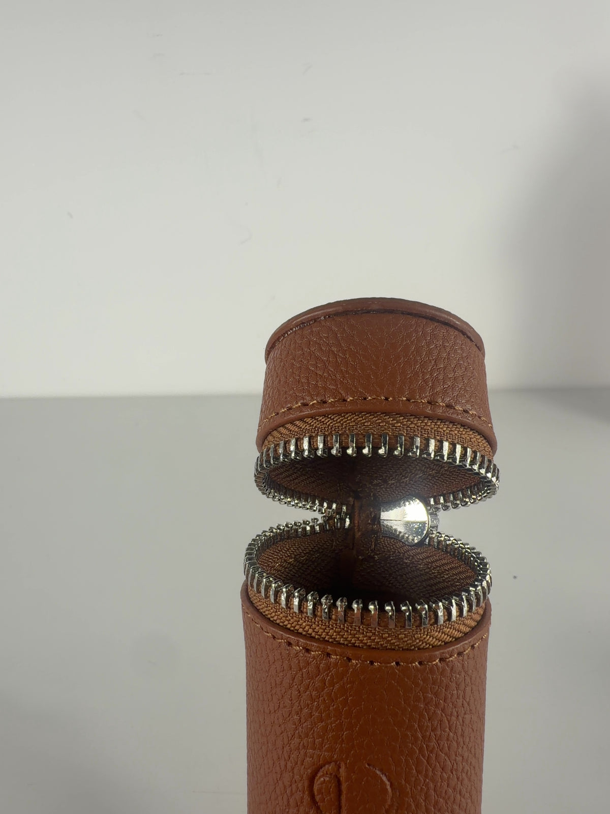 saie Mini CitySet Case Caramel Brown, size One siE — detail