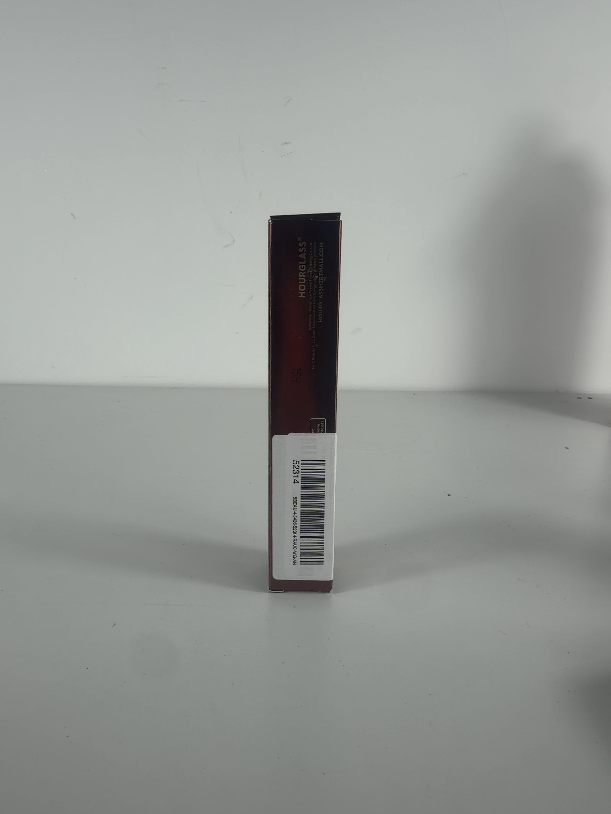 Hourglass Ambient Soft Glow Foundation Brush — detail