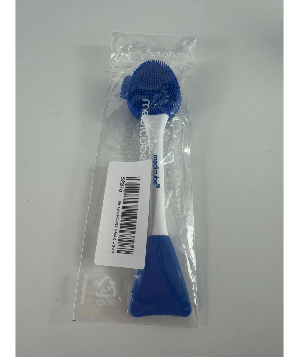 MEDICUBE Multi Blackhead Pore Brush Cleansing Tool Blue — Close up of shade