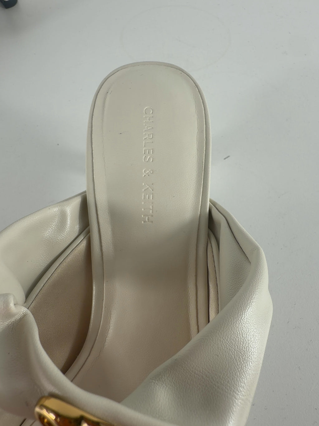 Charles & Keith Cream Metallic-Accent Twisted-Strap Heeled Mules Chalk  White, size UK 5 EU 38 👠 — care label