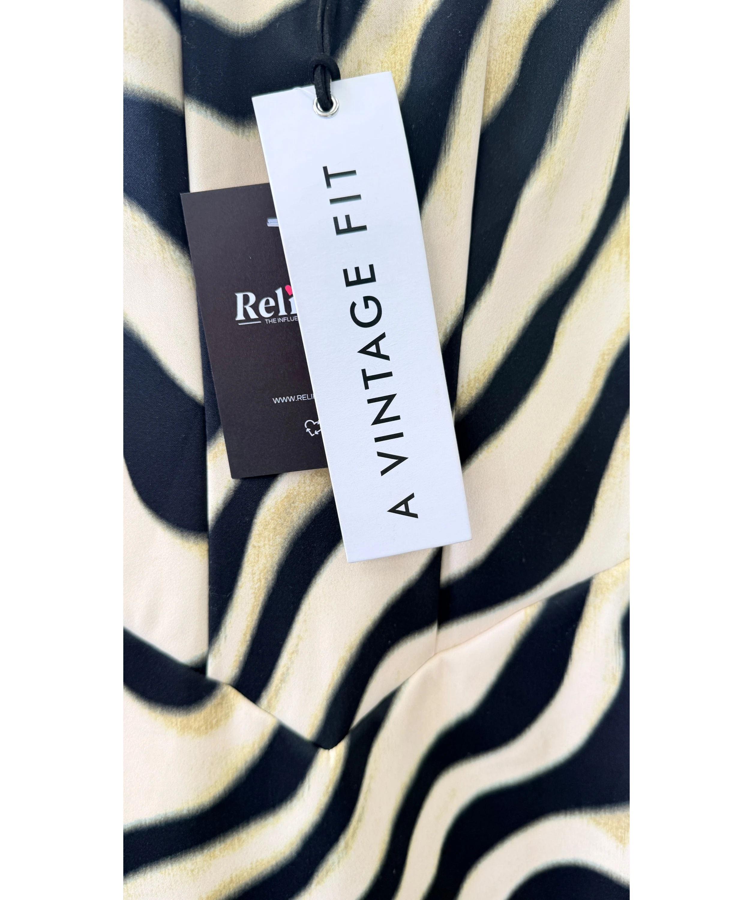 A VINTAGE FIT Cream CREAM MIX Bodycon Dress Swirl, size UK XL — detail