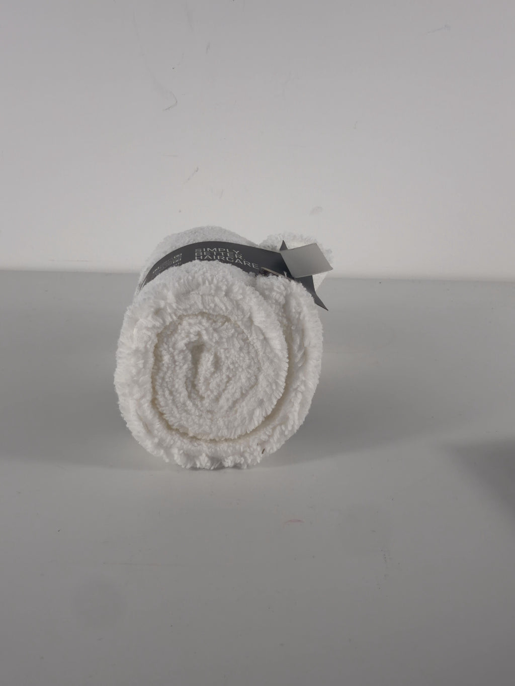 hairstory White Microfiber Hair WraP — detail