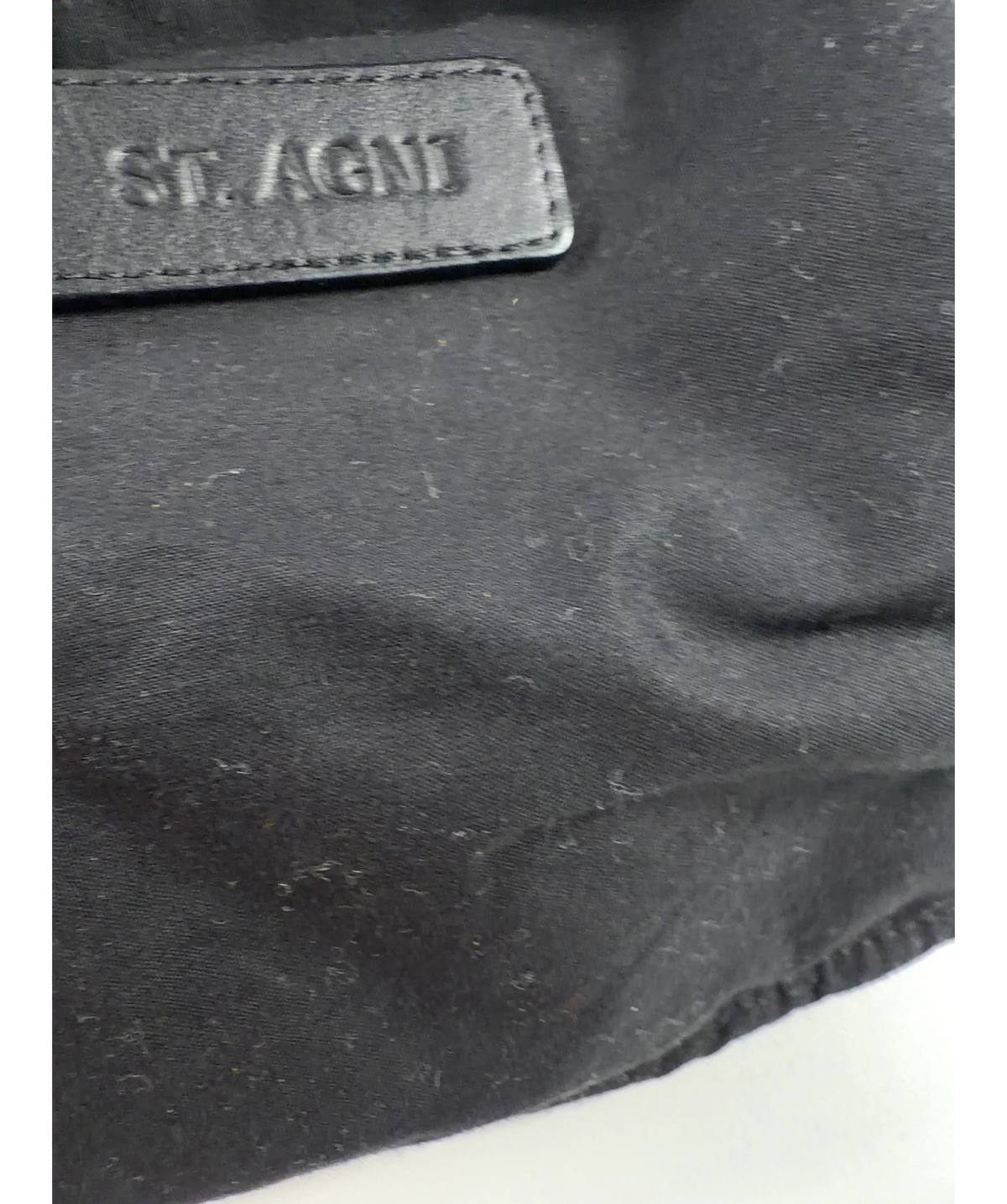 St Agni Black St agni — label