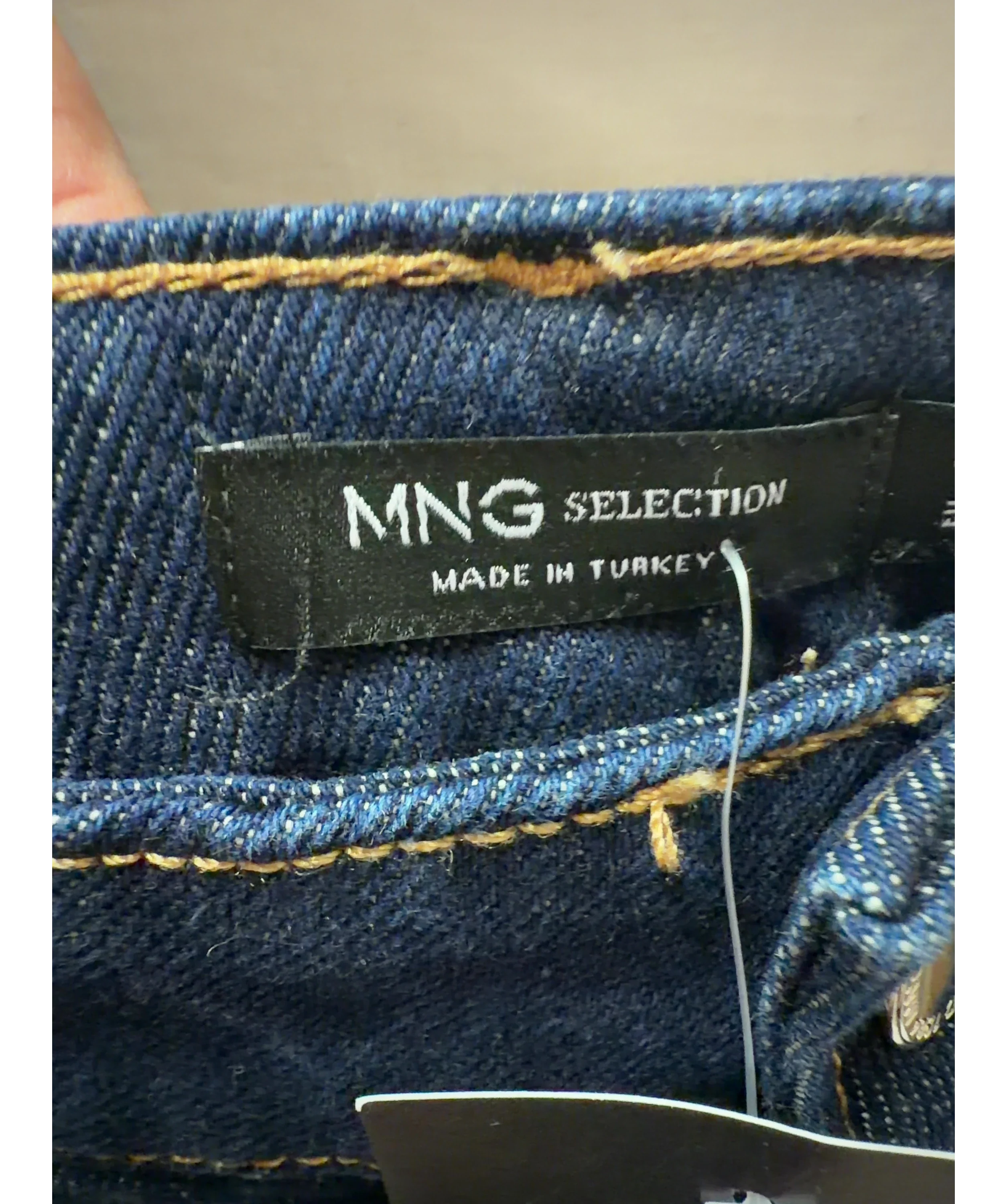 MANGO Blue Dark Wash Pleated Wide Leg Jeans, size UK 8 — detail