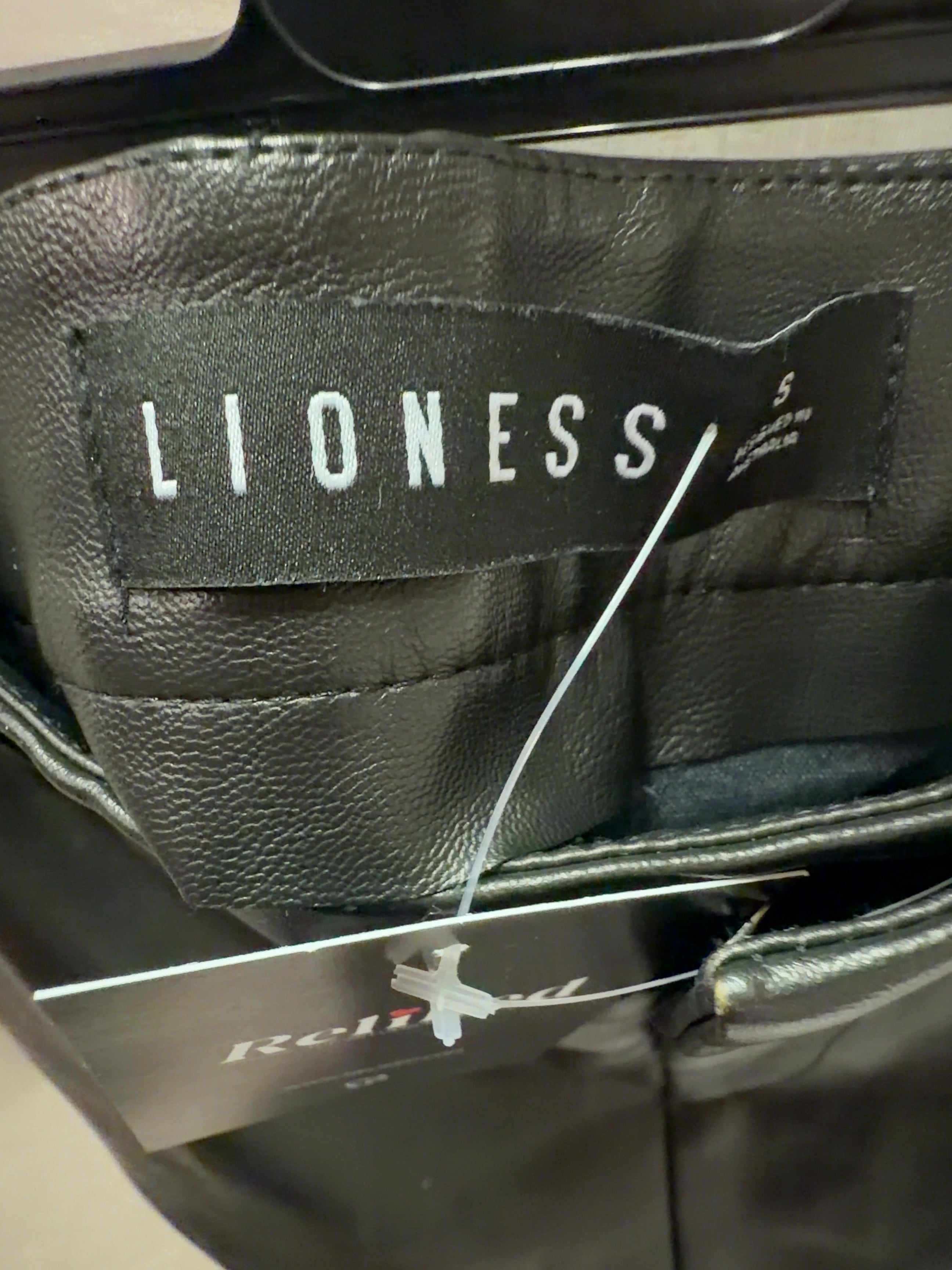 Lioness Black Colour, size UK S — detail