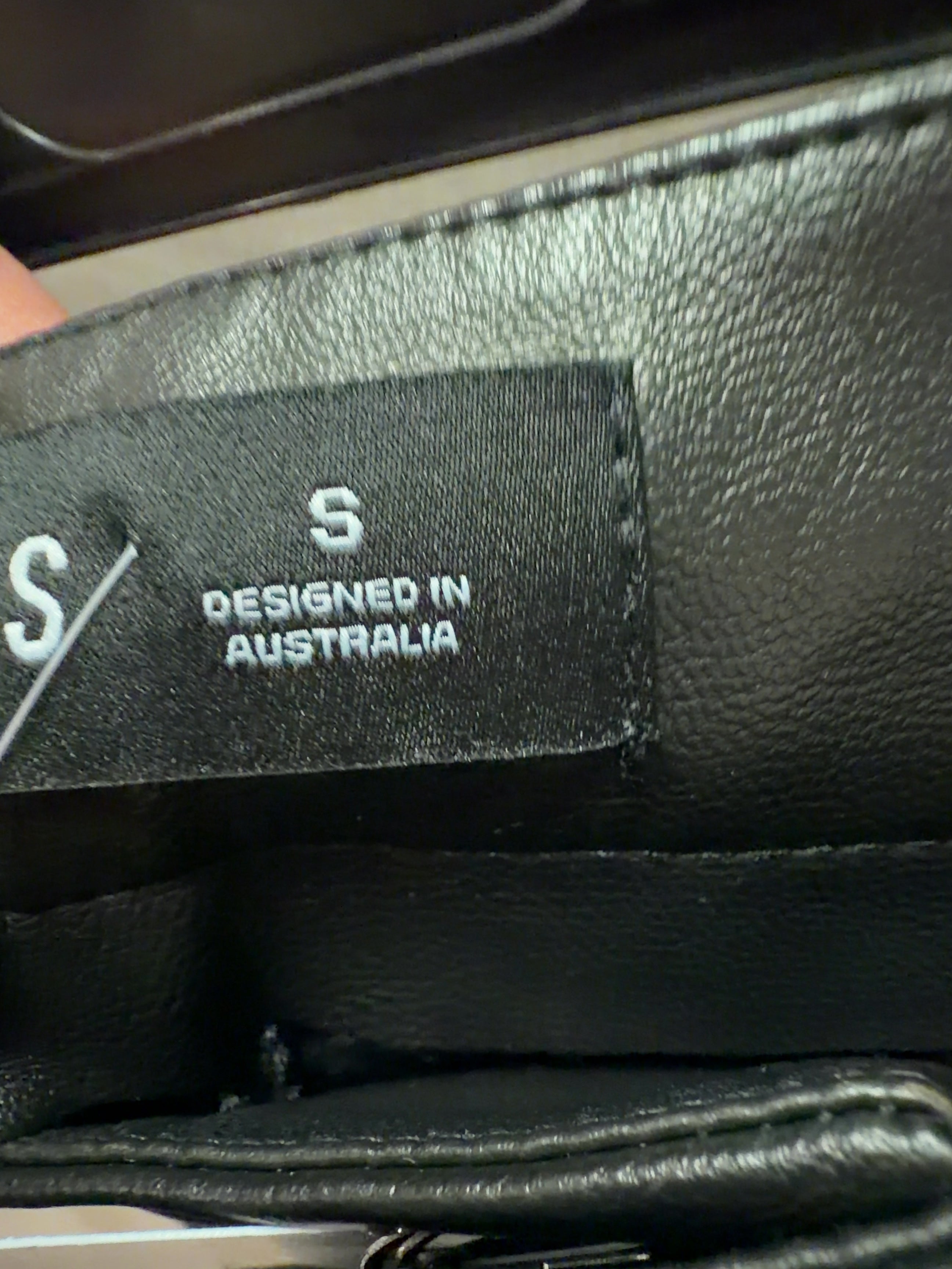 Lioness Black Colour, size UK S — care label