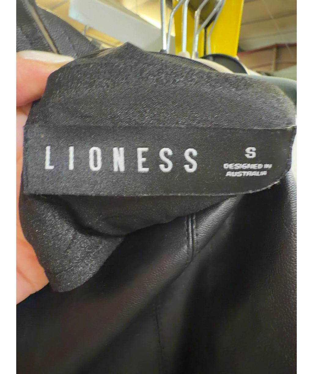 Lioness Black Countryside Top, size UK S — detail