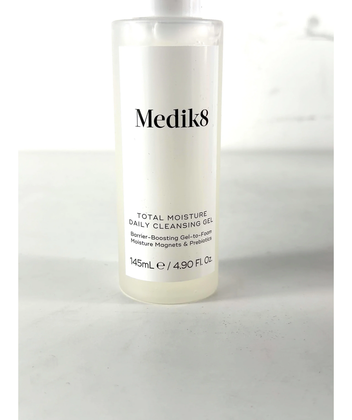 medik8 Shade, size 145ml — label