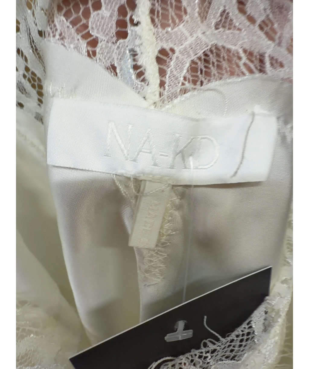 NA-KD White Scallop Lace Singlet, size UK 4 — detail