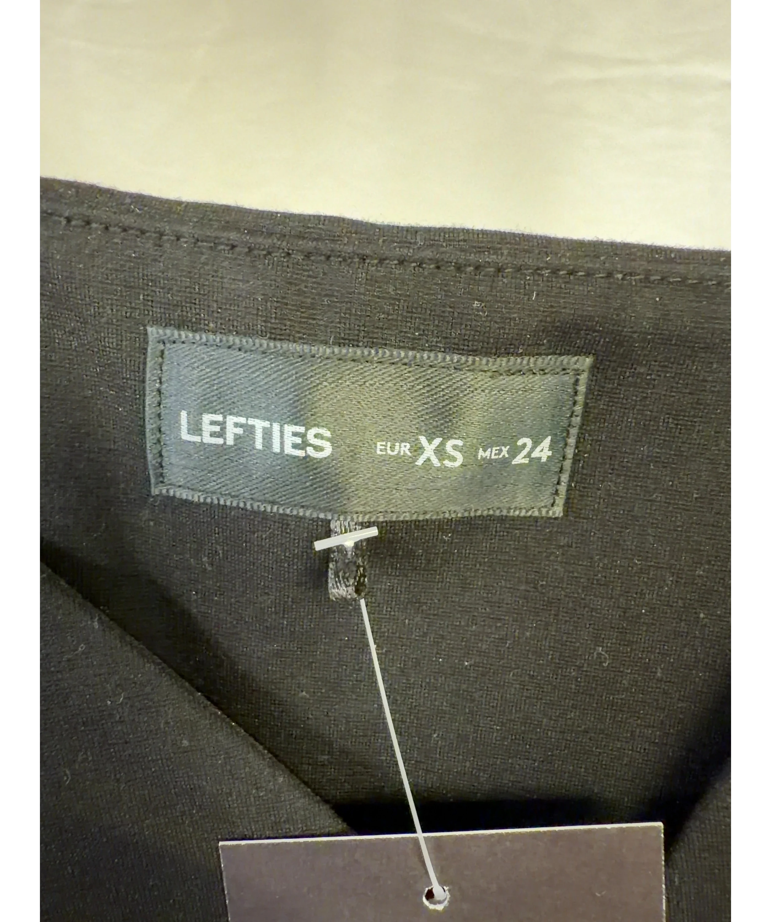 Lefties Black Colour, size UK XS — care label