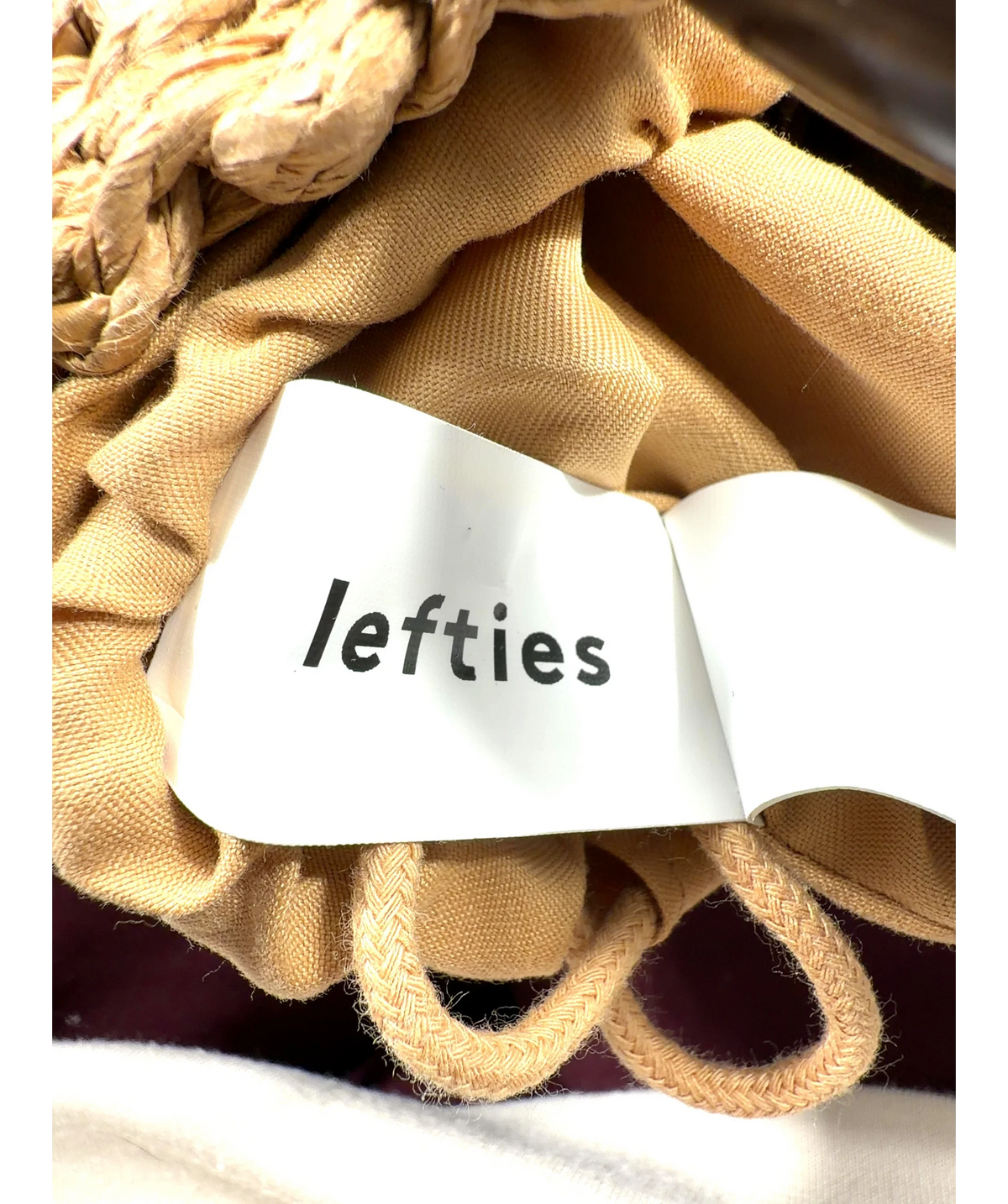 Lefties Beige Colour — label