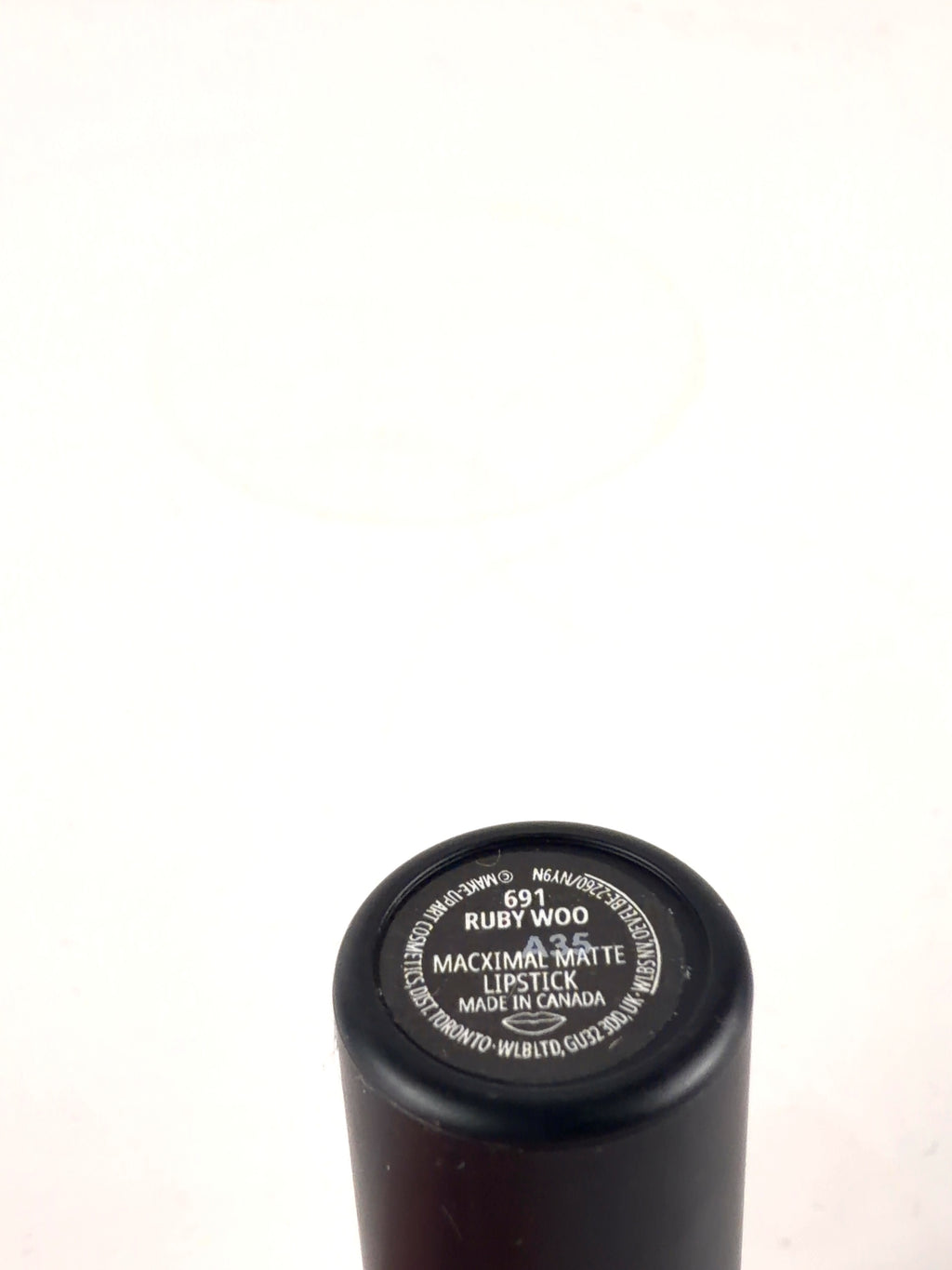 MAC 691 Ruby woo MACximal Matte Lipstick — detail