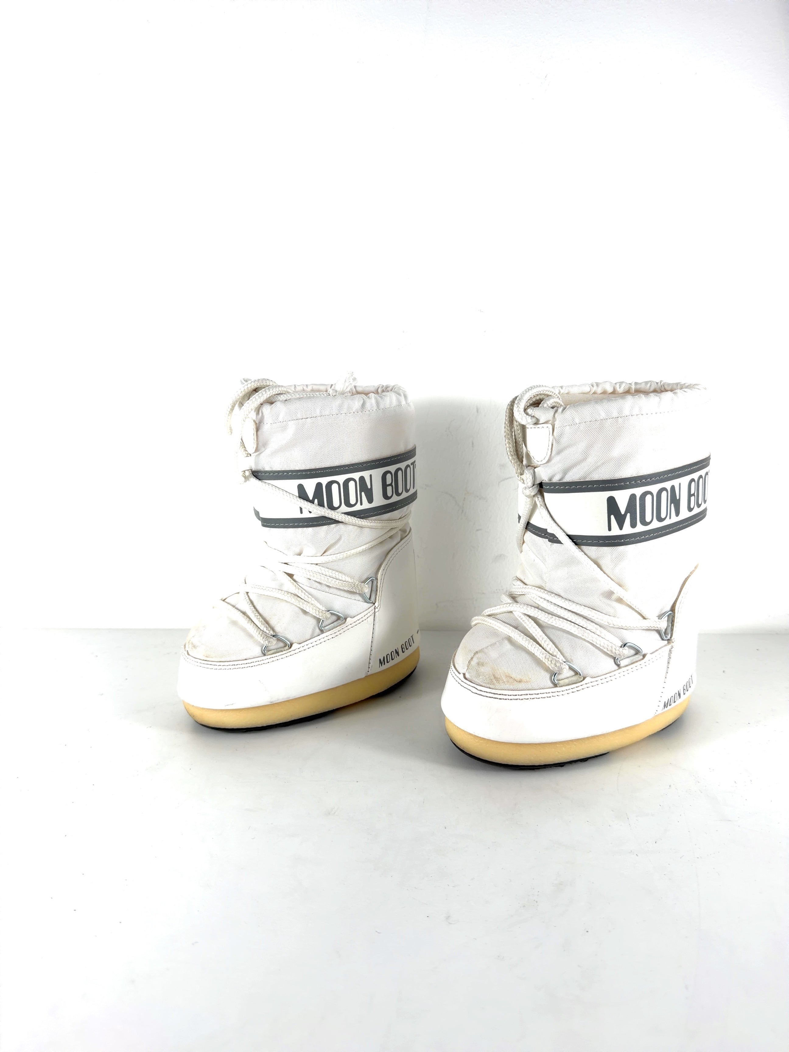 Moon Boot White Colour, size UK 6 EU 23 👼 — label