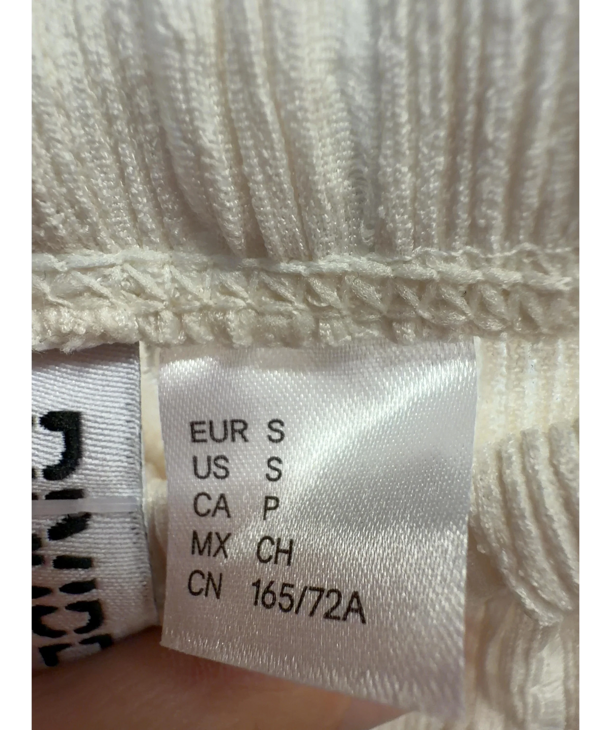 H&M White Colour, size UK S — care label