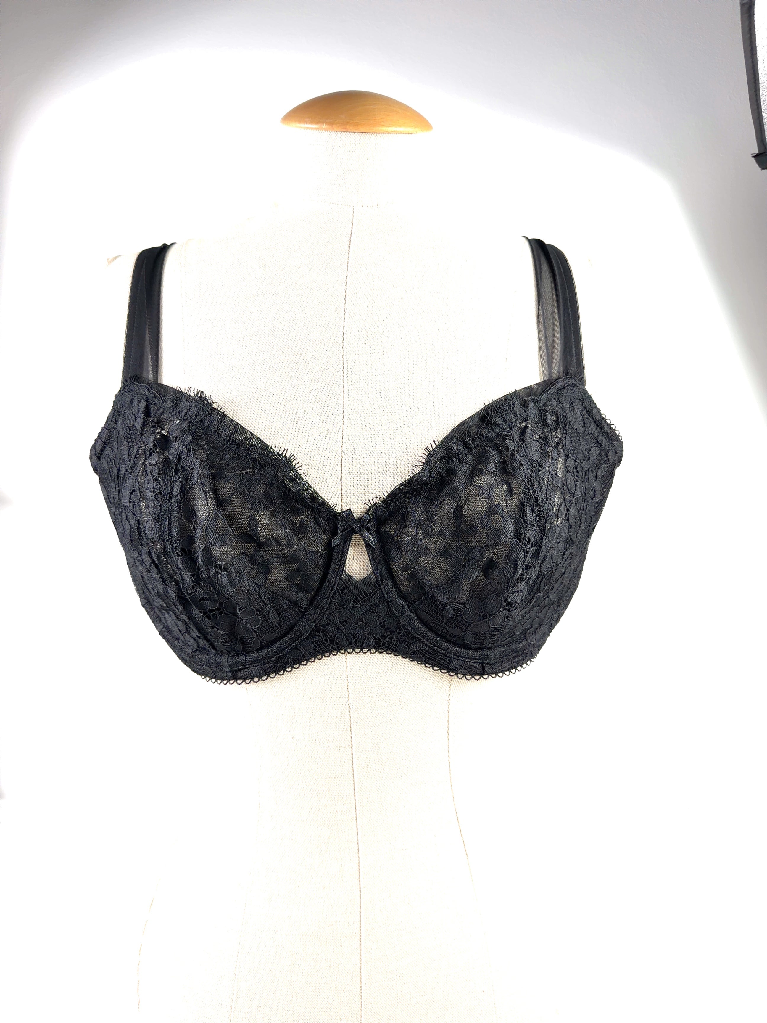 VICTORIA'S SECRET Black Black Lace Underwire Bra Black, size UK 36DD — front