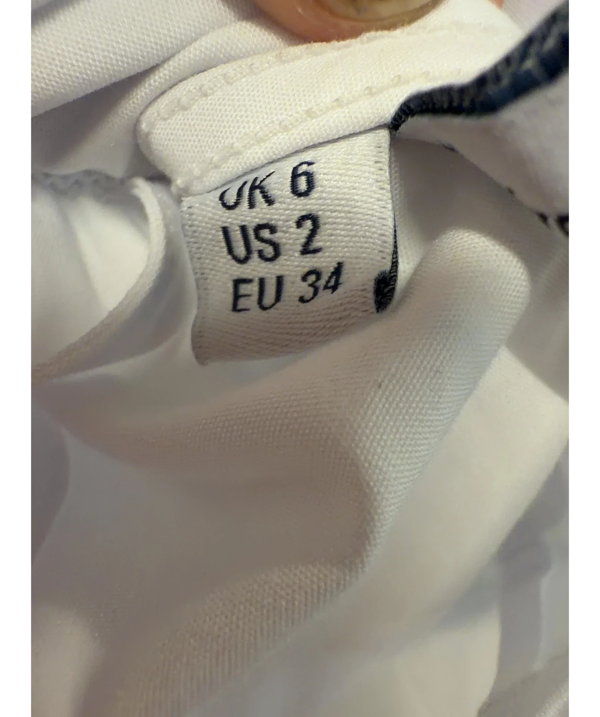 WNU White Ceiriad Shorts, size UK 6 — care label
