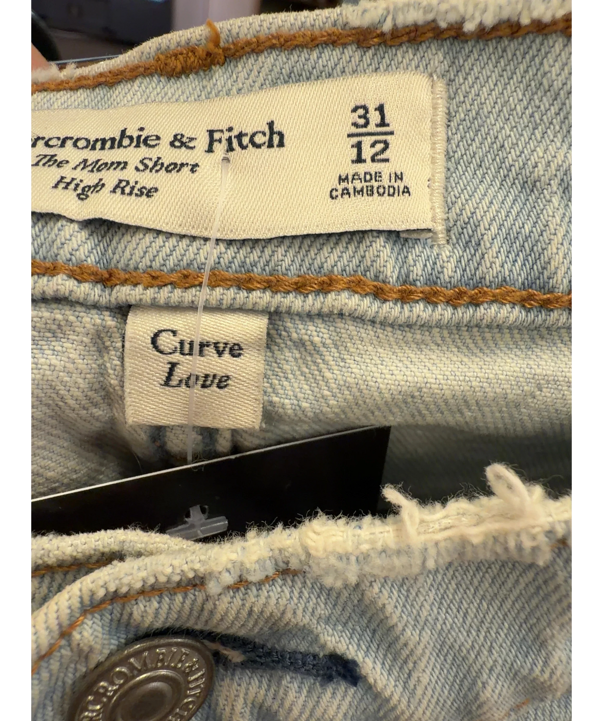 ABERCROMBIE & FITCH light blue The Mom Short High Rise, size W31 — care label