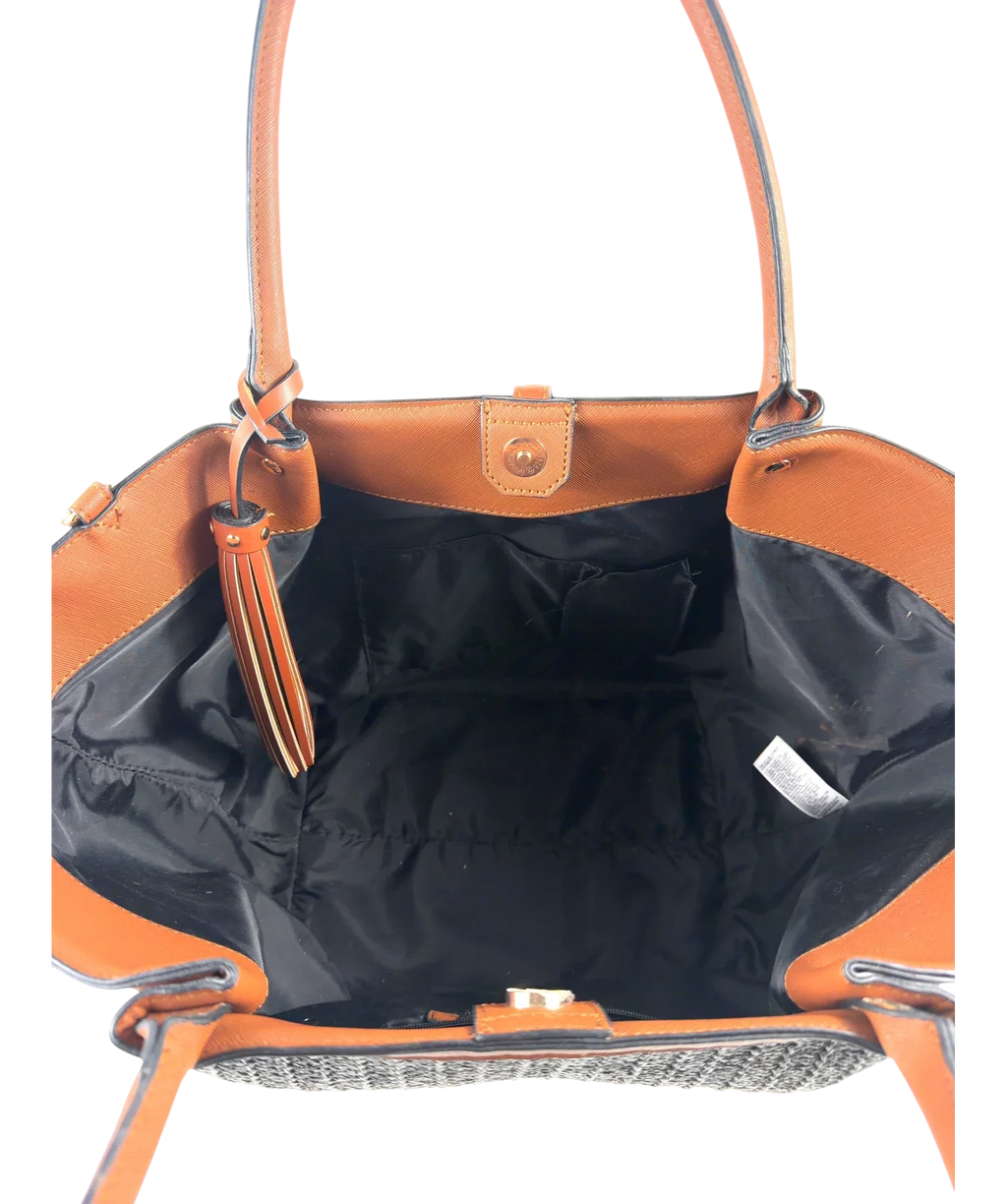 River Island Black Colour — detail