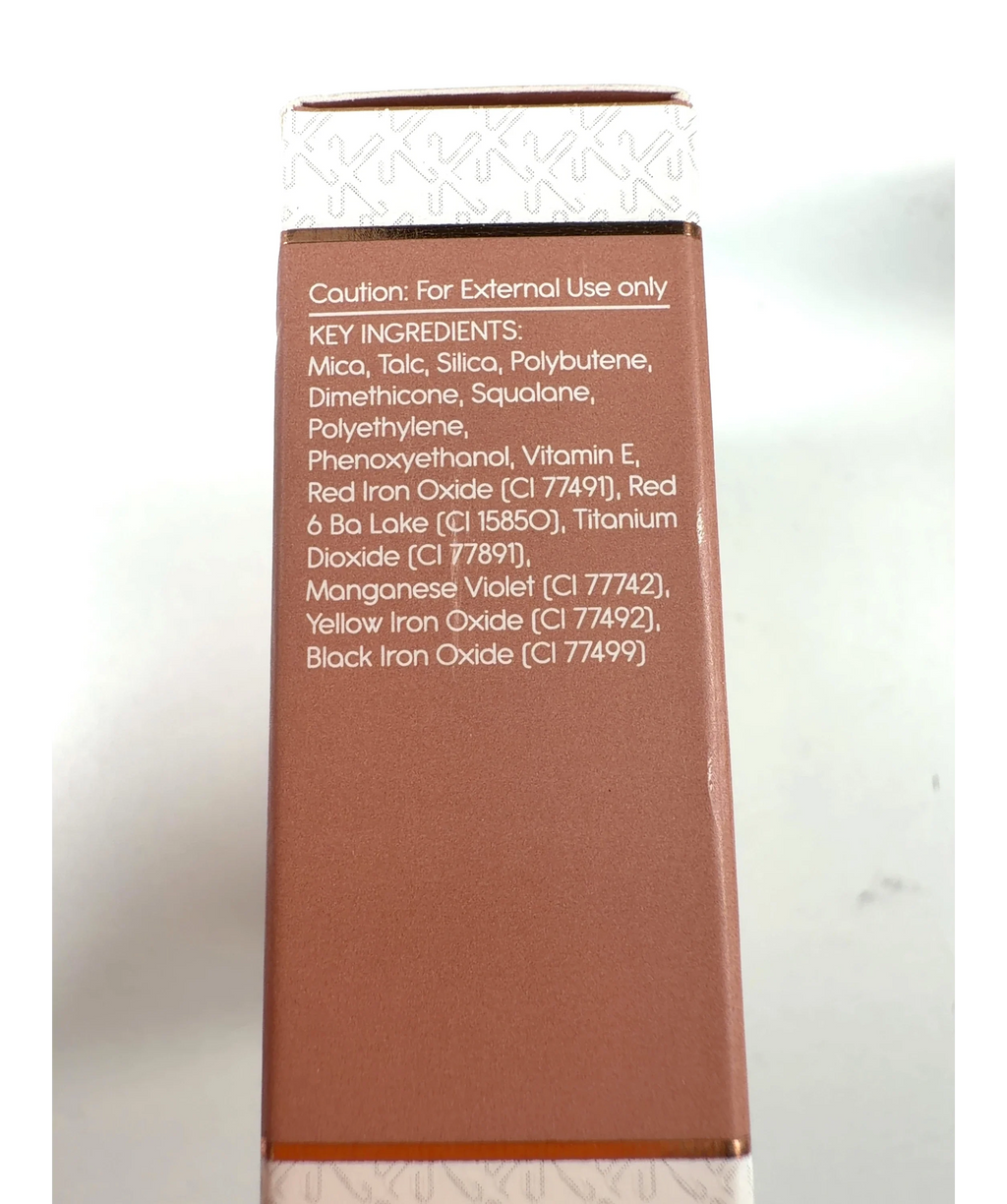 KAY BEAUTY Embrace EyeKanvas Discover Eyeshadow Palette, size 4g — fabric detail