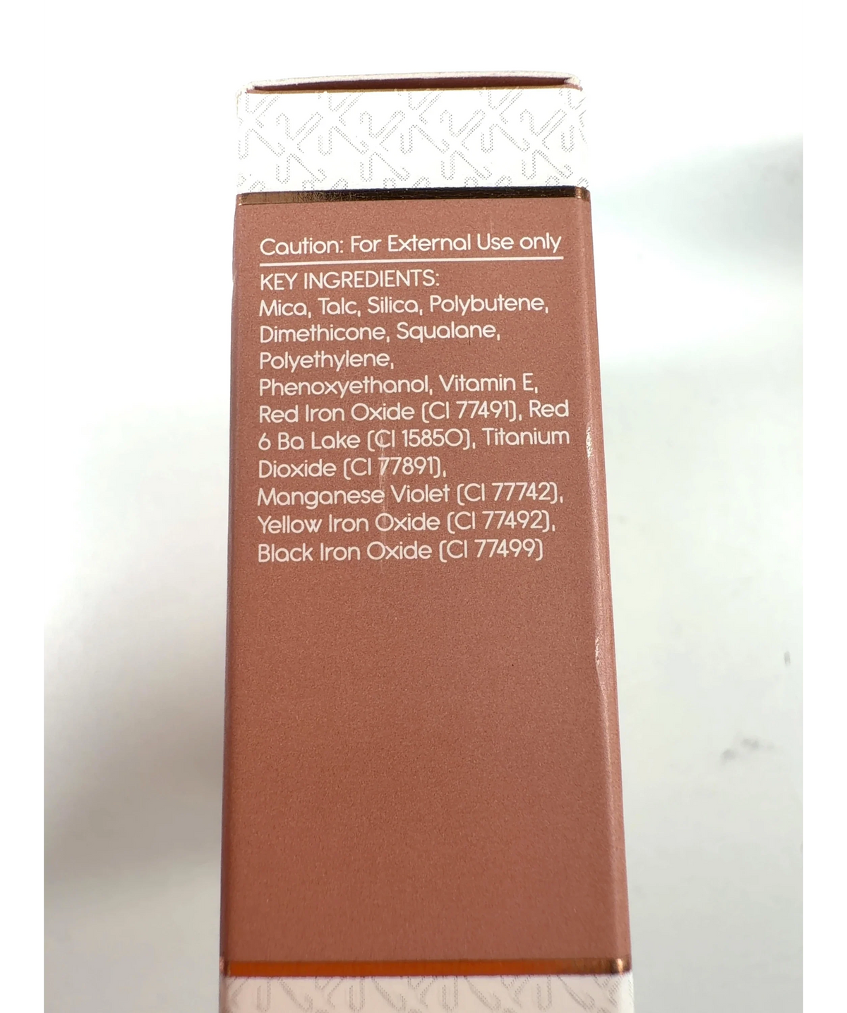KAY BEAUTY Embrace EyeKanvas Discover Eyeshadow Palette, size 4g — fabric detail
